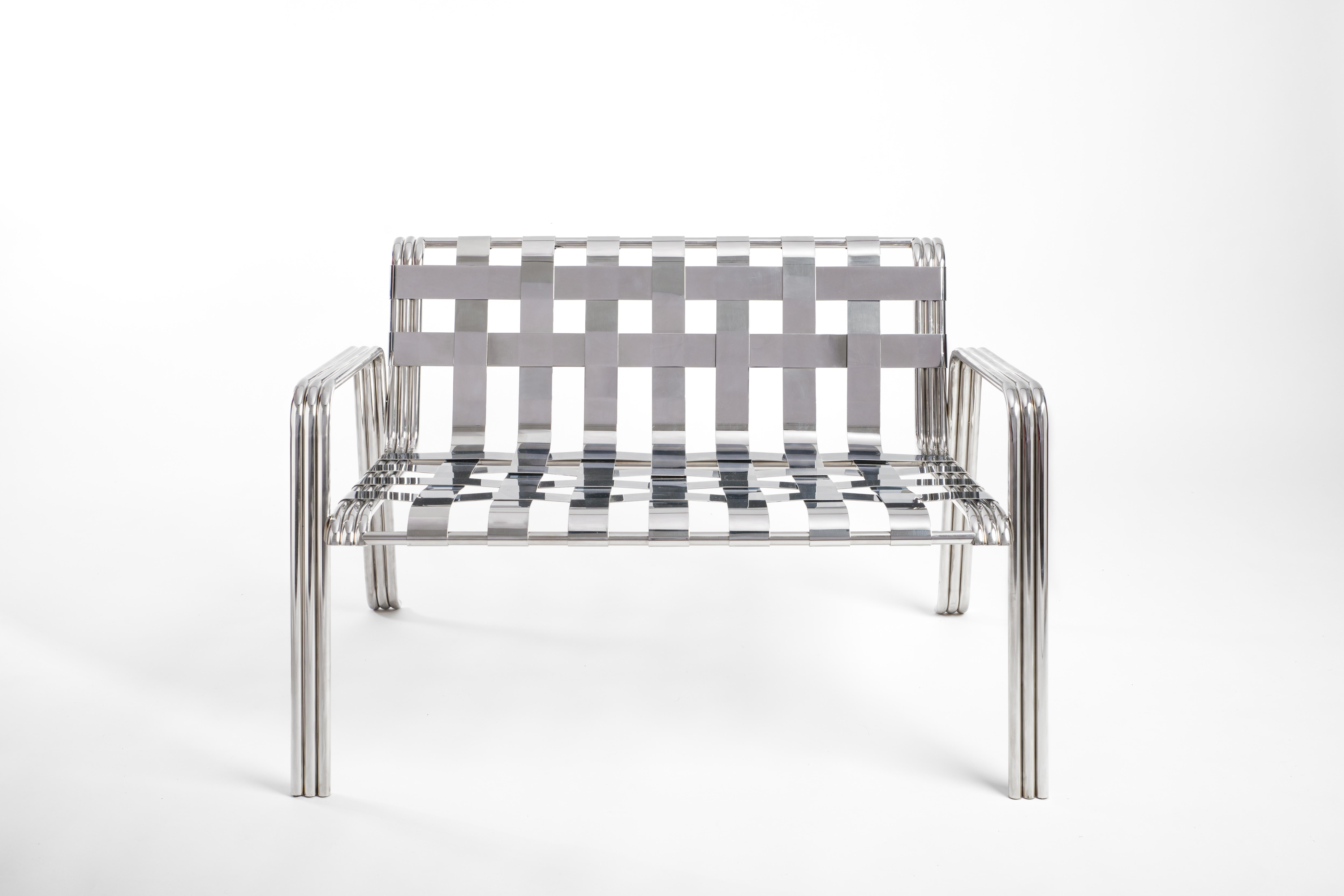 Traspade bench by Testatonda
Dimensions: D 79 x W 100 x H 75 cm.
Materials: stainless steel.

The Trespade collection is the repetition of dimensions, the intertwining of materials, colors and reflections: our way of interpreting the