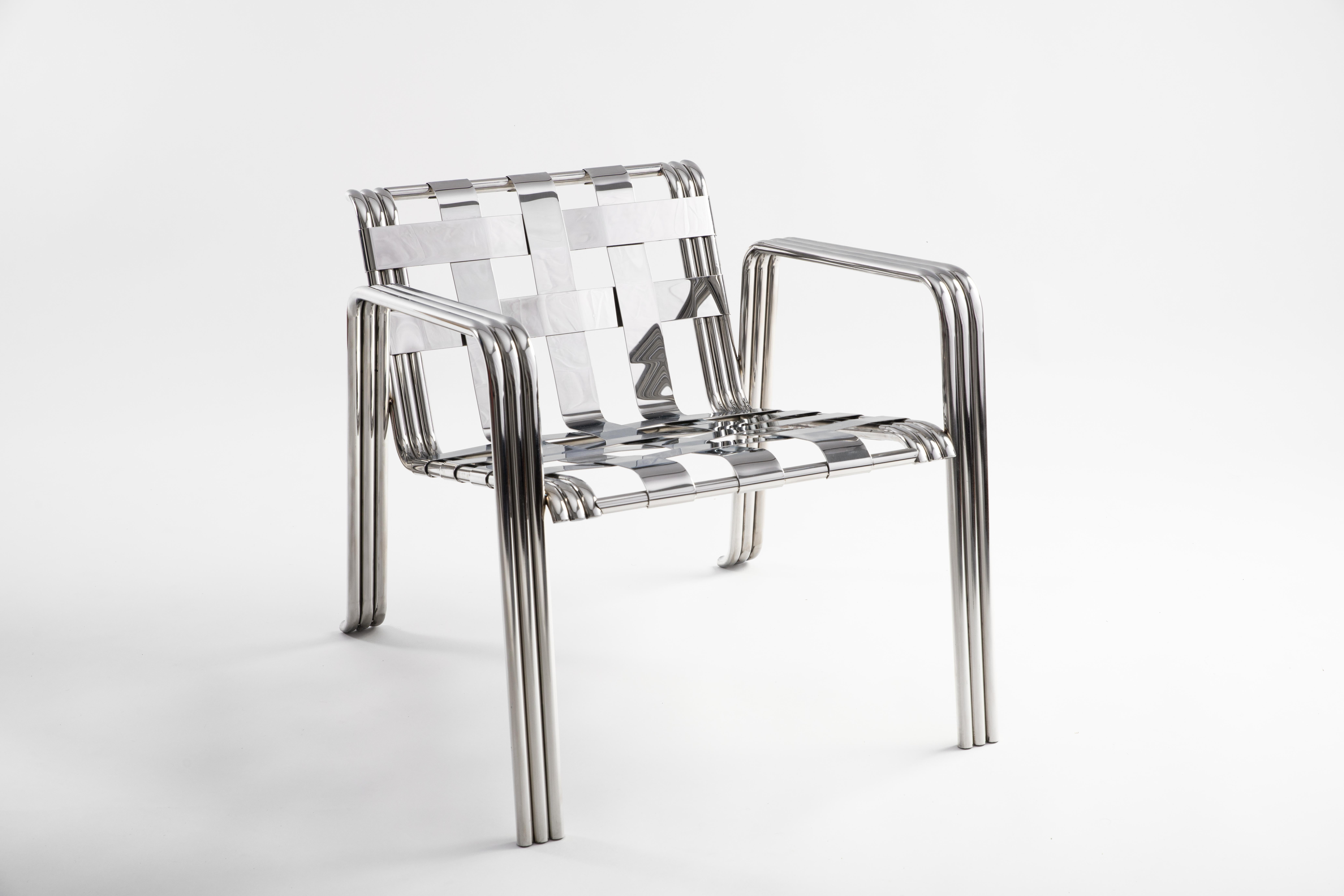 Traspade lounge chair by Testatonda
Dimensions: D 79 x W 70 x H 75 cm.
Materials: stainless steel.

The Trespade collection is the repetition of dimensions, the intertwining of materials, colors and reflections: our way of interpreting the