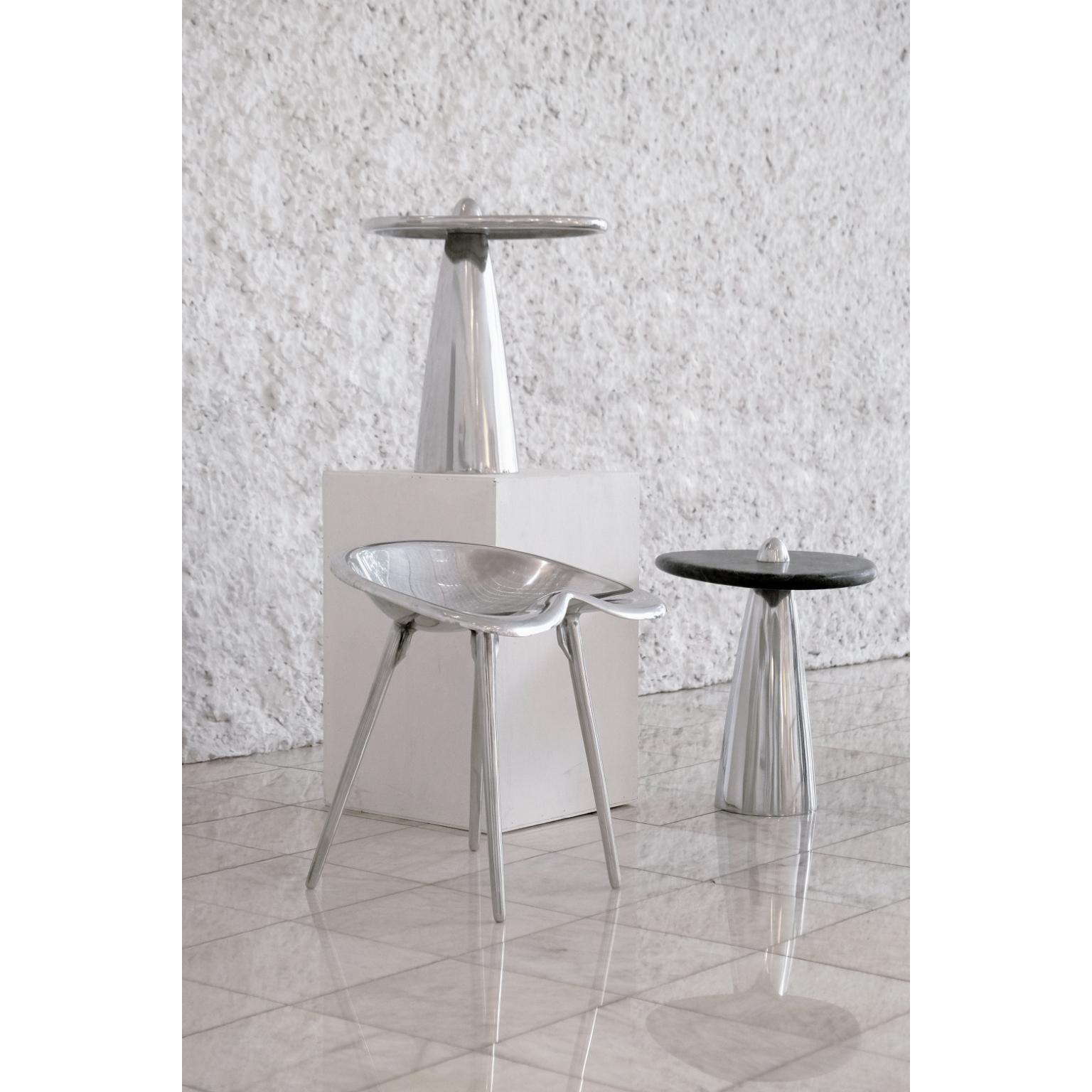 Trator Hocker mit Rückenlehne aus Gussmessing von Studio Orth im Zustand „Neu“ im Angebot in Geneve, CH
