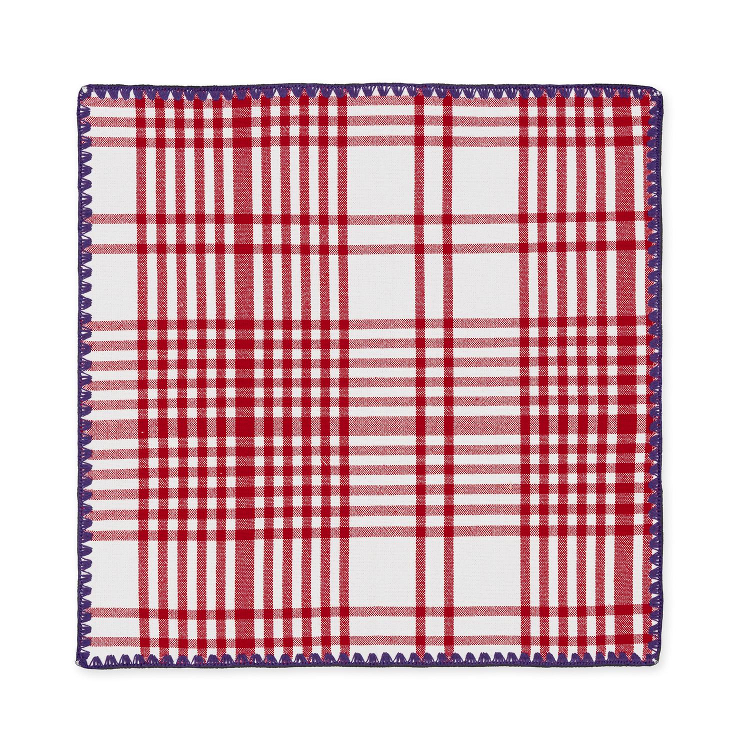 A tribute to traditional trattoria table settings, this cotton check jacquard tablecloth is the perfect dining companion for both indoor and outdoor settings. It features contrasting detail stitching and is available in two sizes. Matching napkins