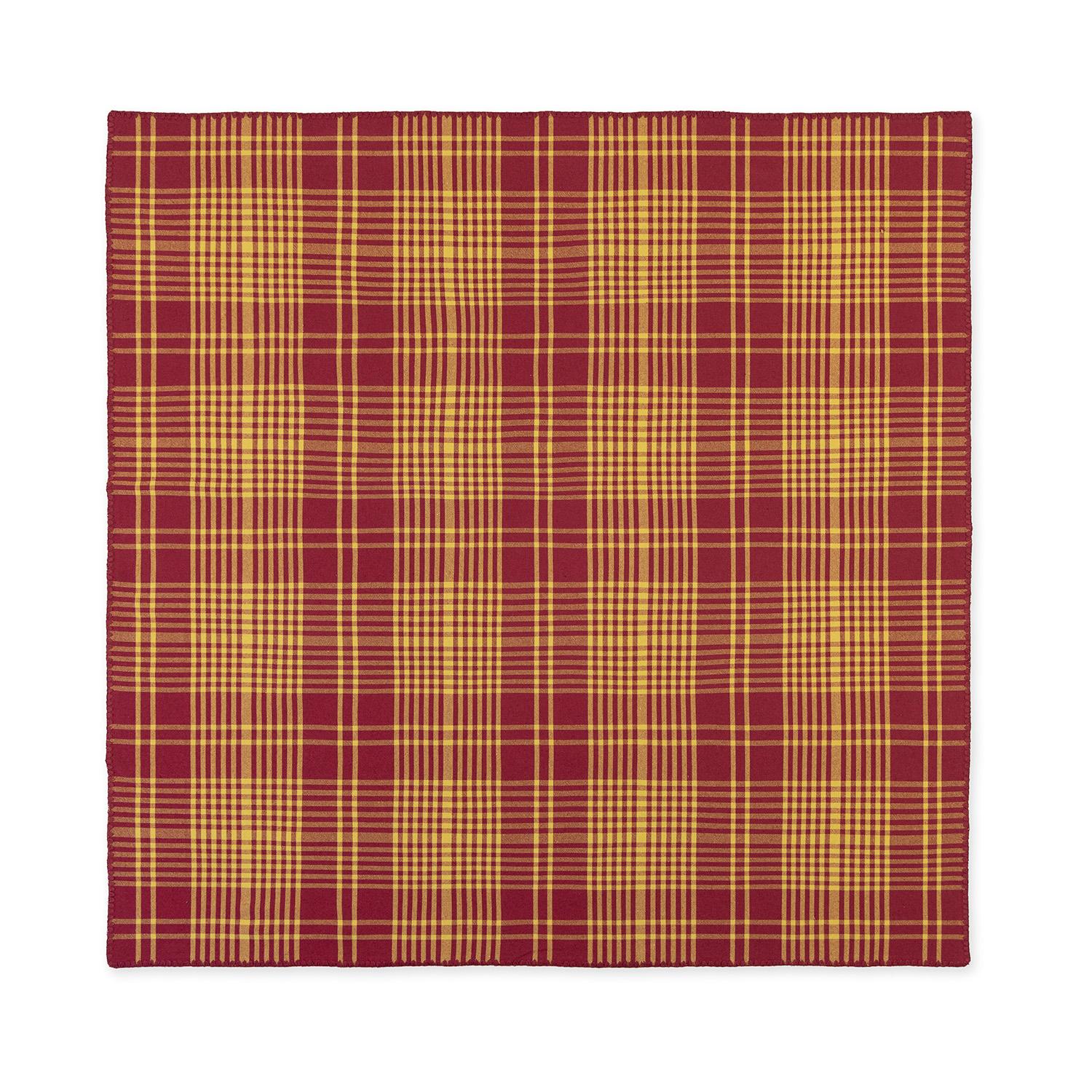 A tribute to traditional trattoria table settings, this cotton check jacquard tablecloth is the perfect dining companion for both indoor and outdoor settings. It features contrasting detail stitching and is available in two sizes. Matching napkins