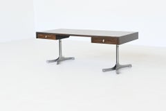 Trau Arredamenti Metallici S.P.A. Großer Schreibtisch aus Palisanderholz Italien 1960