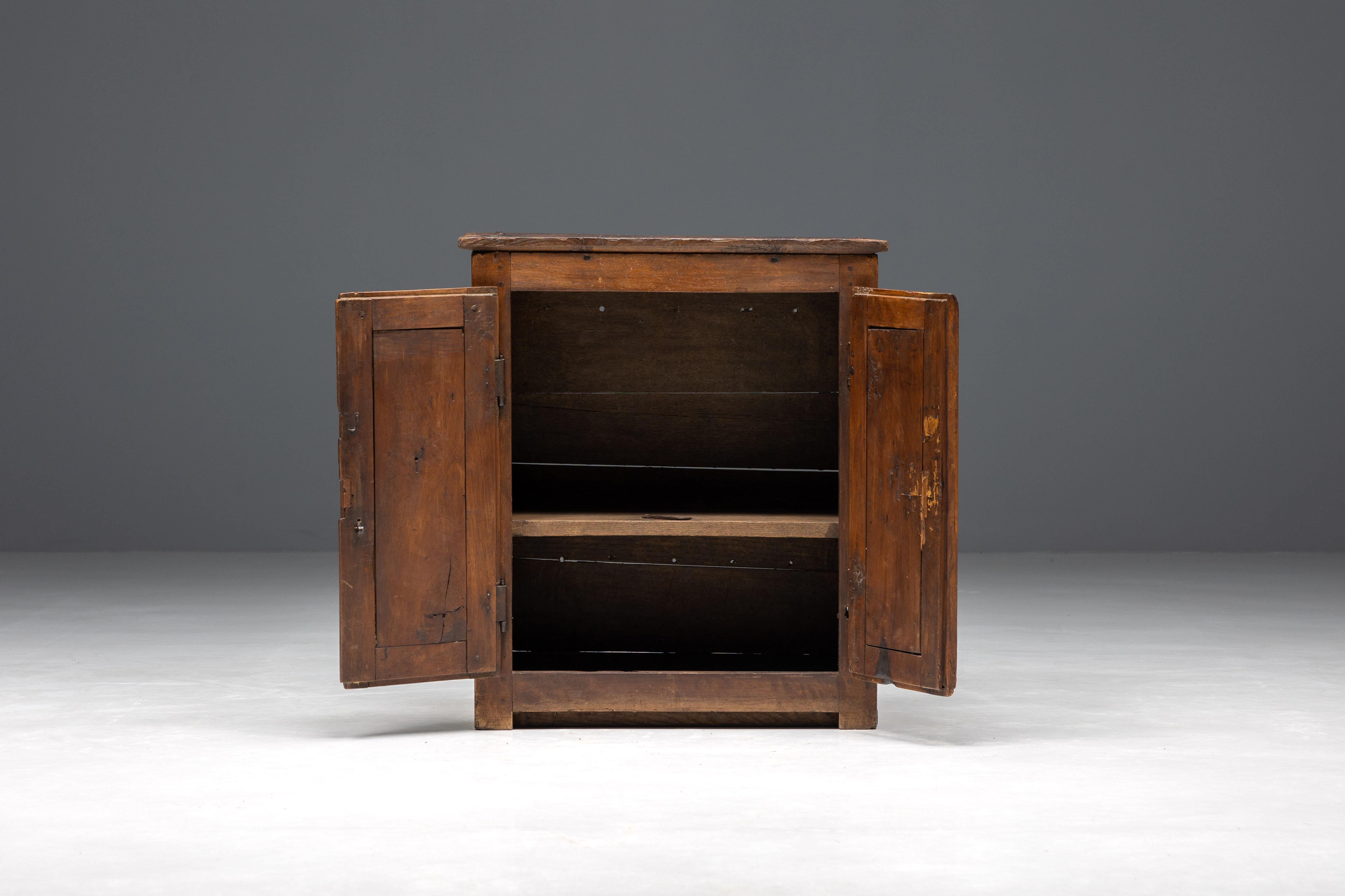 Travail Populaire Cupboard, France, 19th Century In Excellent Condition For Sale In Antwerp, BE
