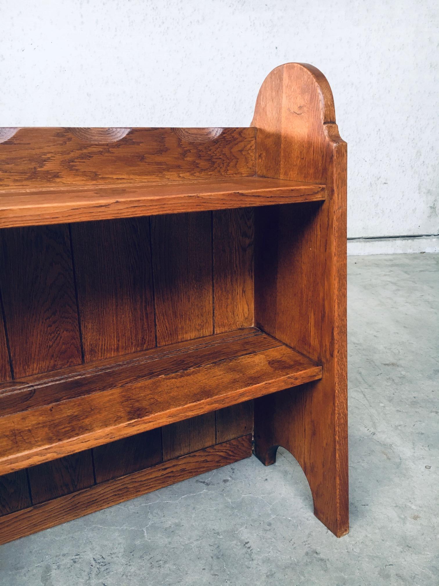 Quercia Libreria bassa artigianale Travail Populaire in Oak, Belgio, anni '50 in vendita