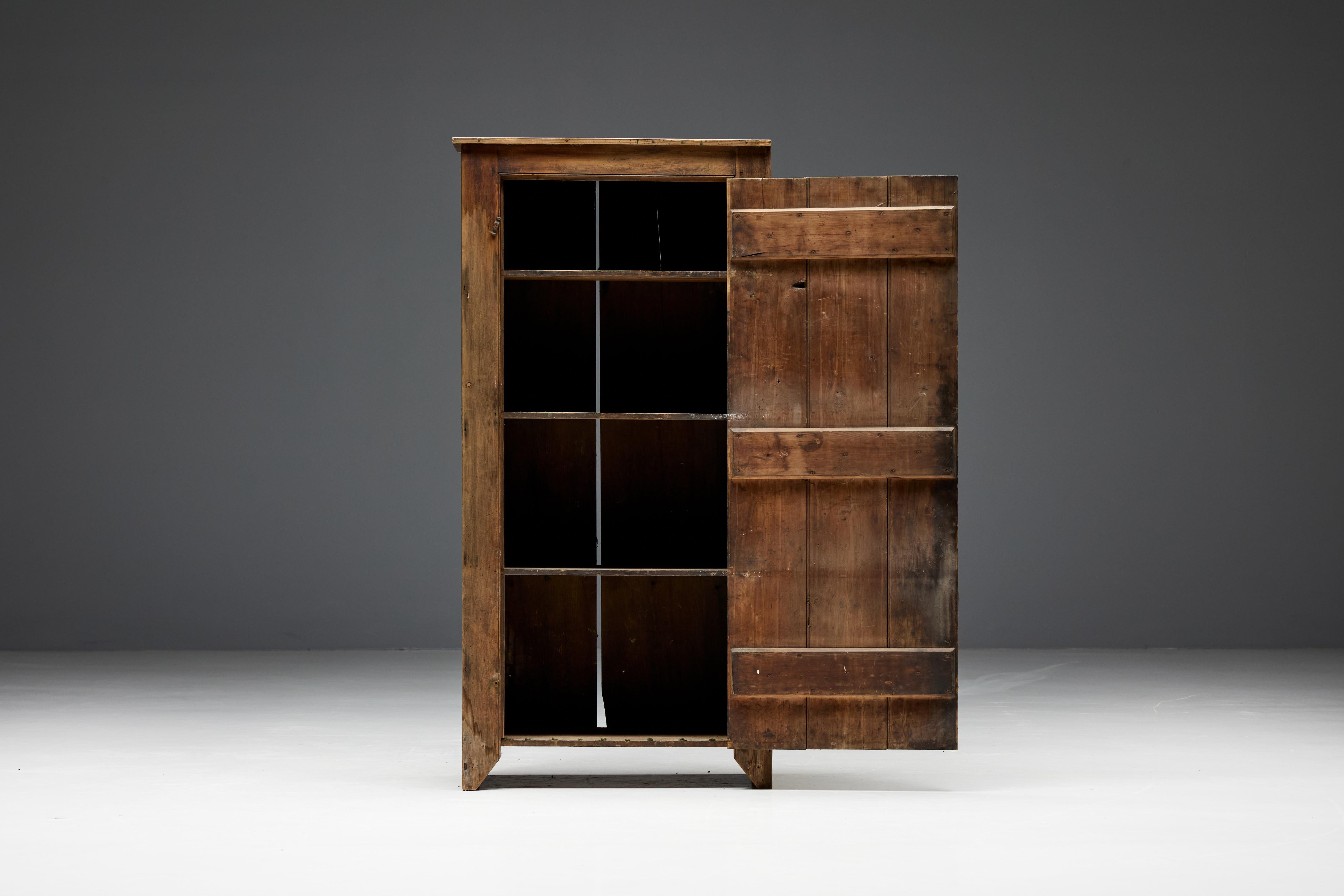 Rustic Travail Populaire Cabinet, France, 19th Century In Excellent Condition For Sale In Antwerp, BE