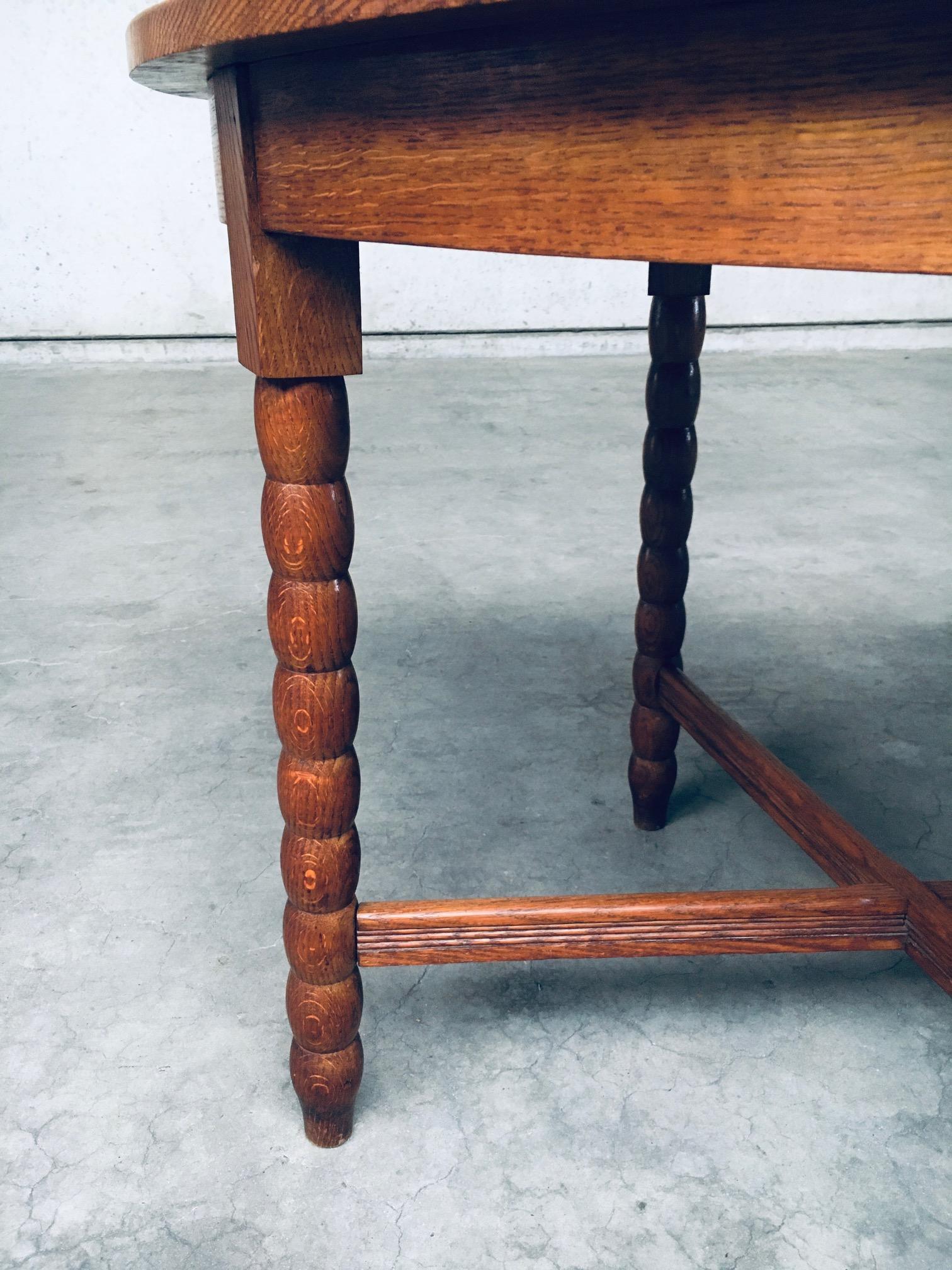 Tavolo da centro ovale Travail Populaire Oak, Francia, anni '40 in vendita 4