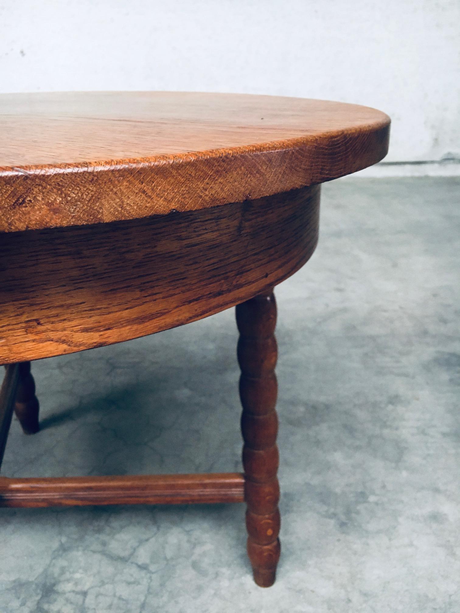Tavolo da centro ovale Travail Populaire Oak, Francia, anni '40 in vendita 6
