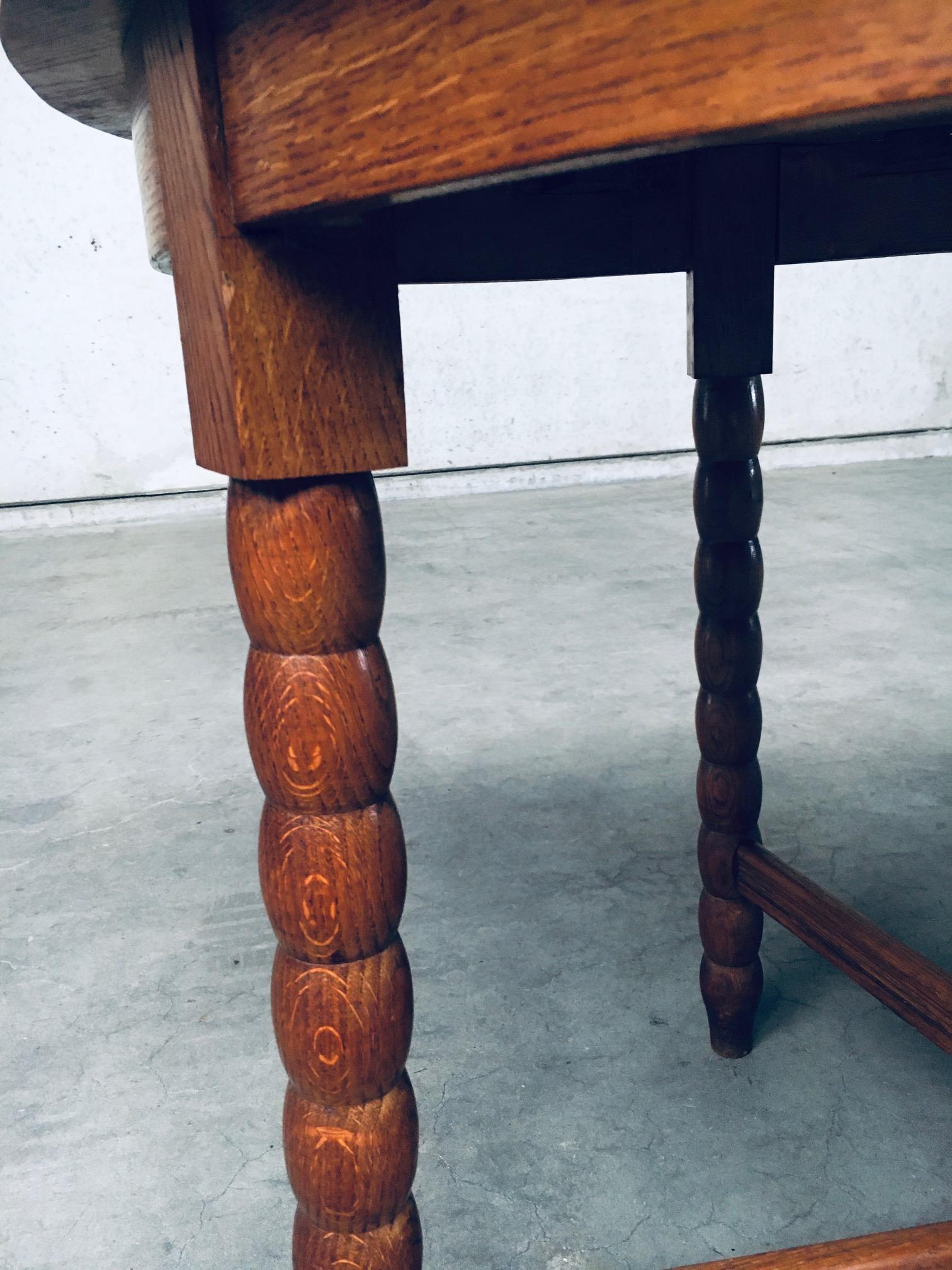 Tavolo da centro ovale Travail Populaire Oak, Francia, anni '40 in vendita 10