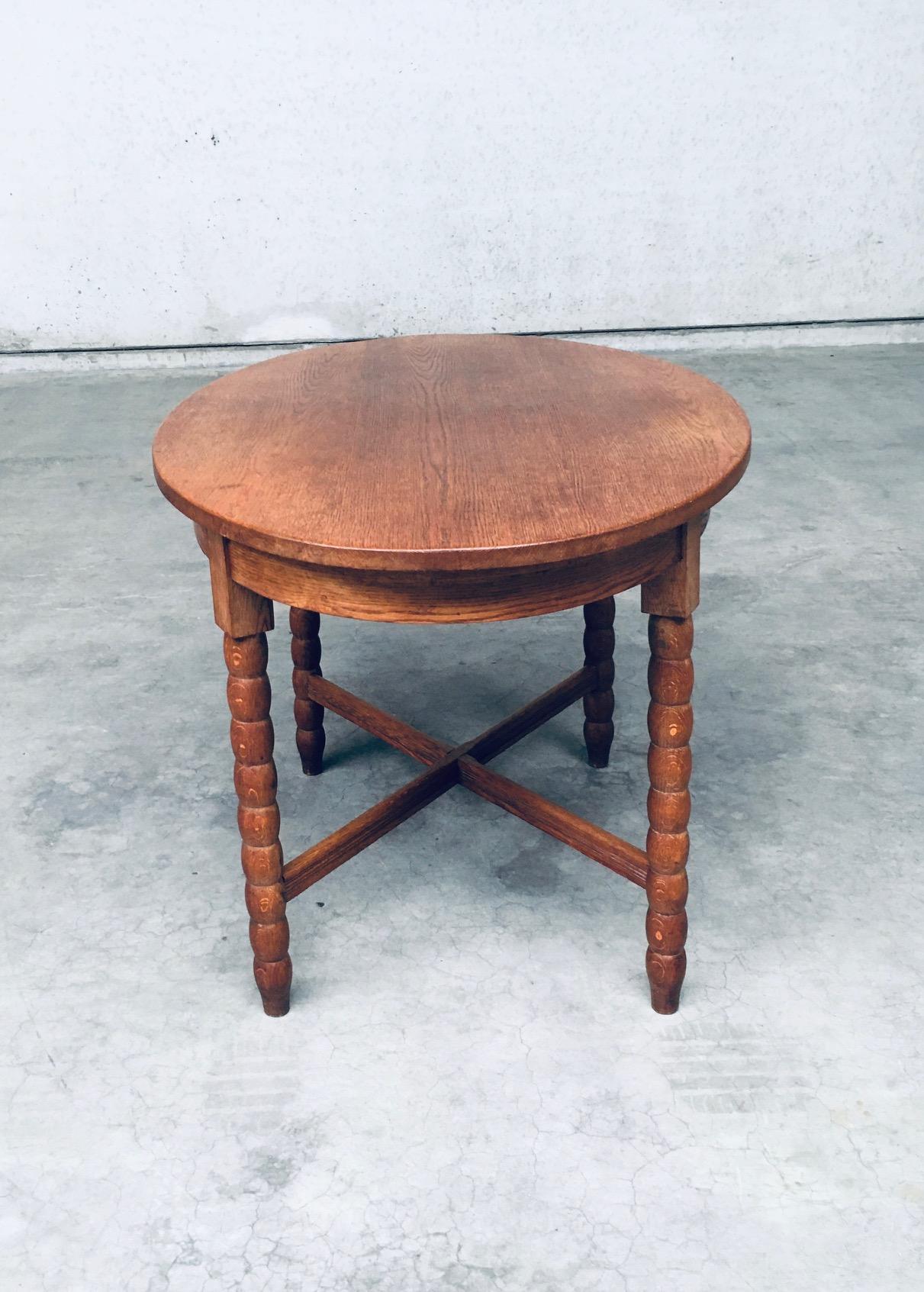 Tavolo da centro ovale Travail Populaire Oak, Francia, anni '40 in vendita 13