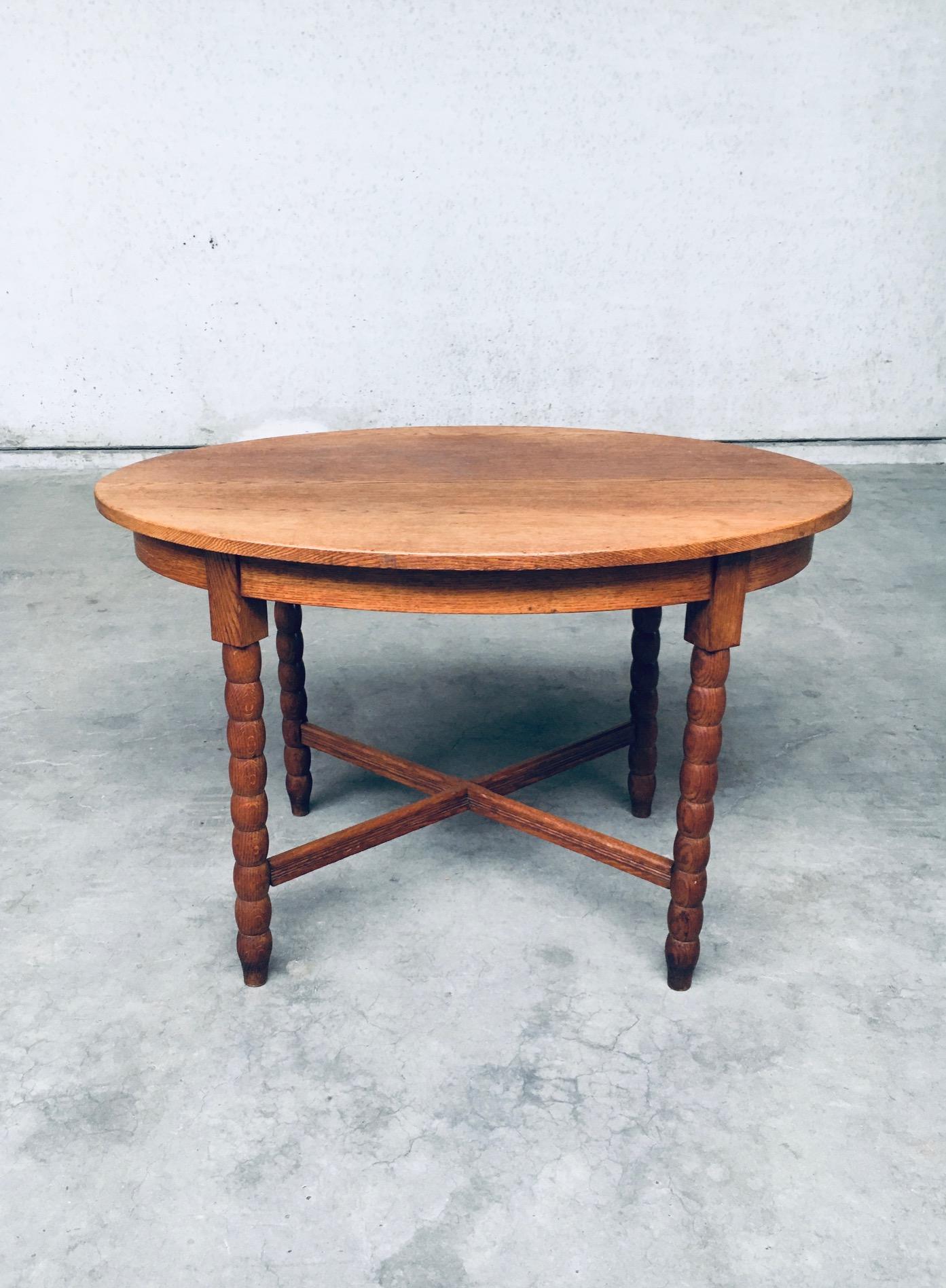 Francese Tavolo da centro ovale Travail Populaire Oak, Francia, anni '40 in vendita