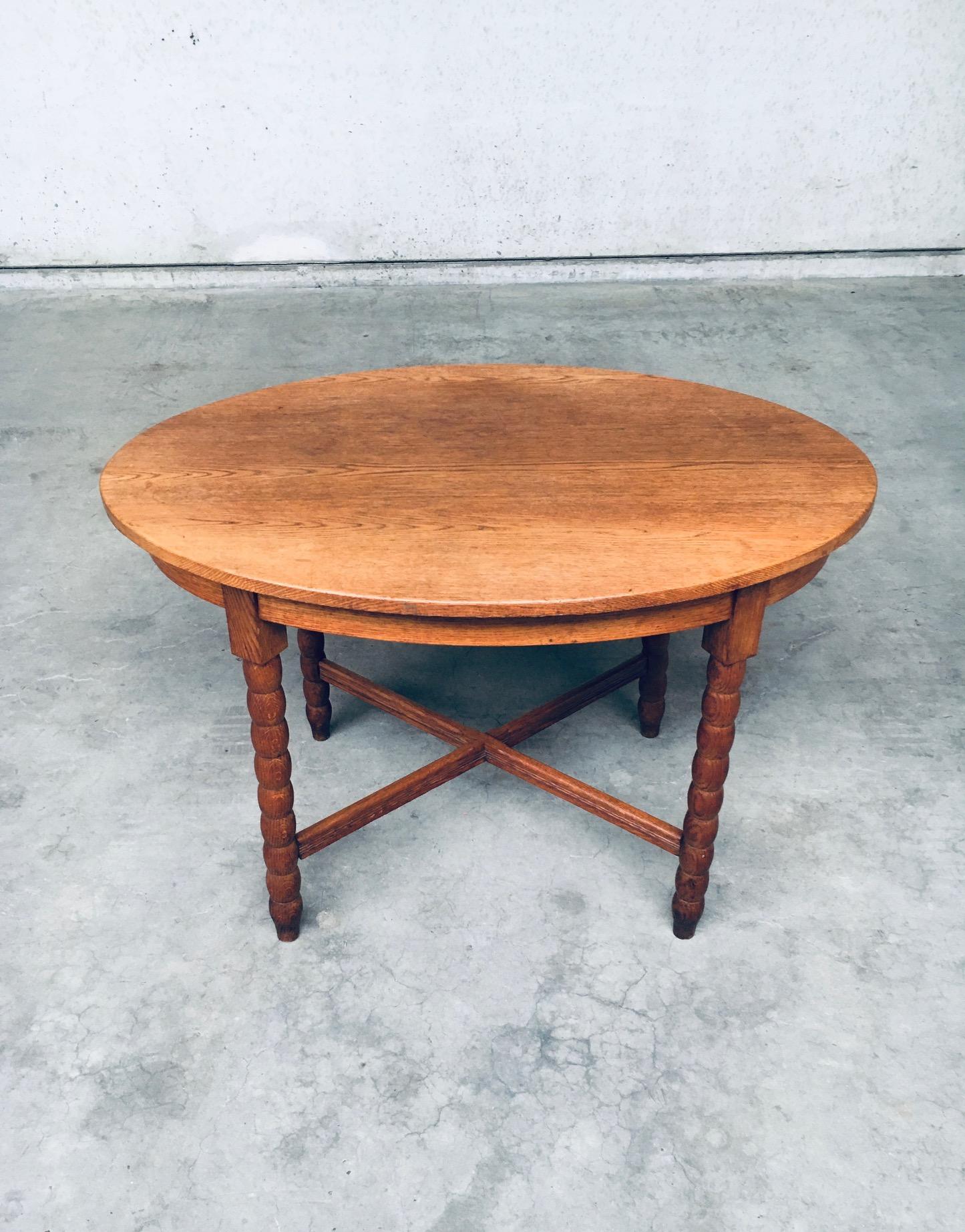 Tavolo da centro ovale Travail Populaire Oak, Francia, anni '40 In condizioni buone in vendita a Oud-Turnhout, VAN