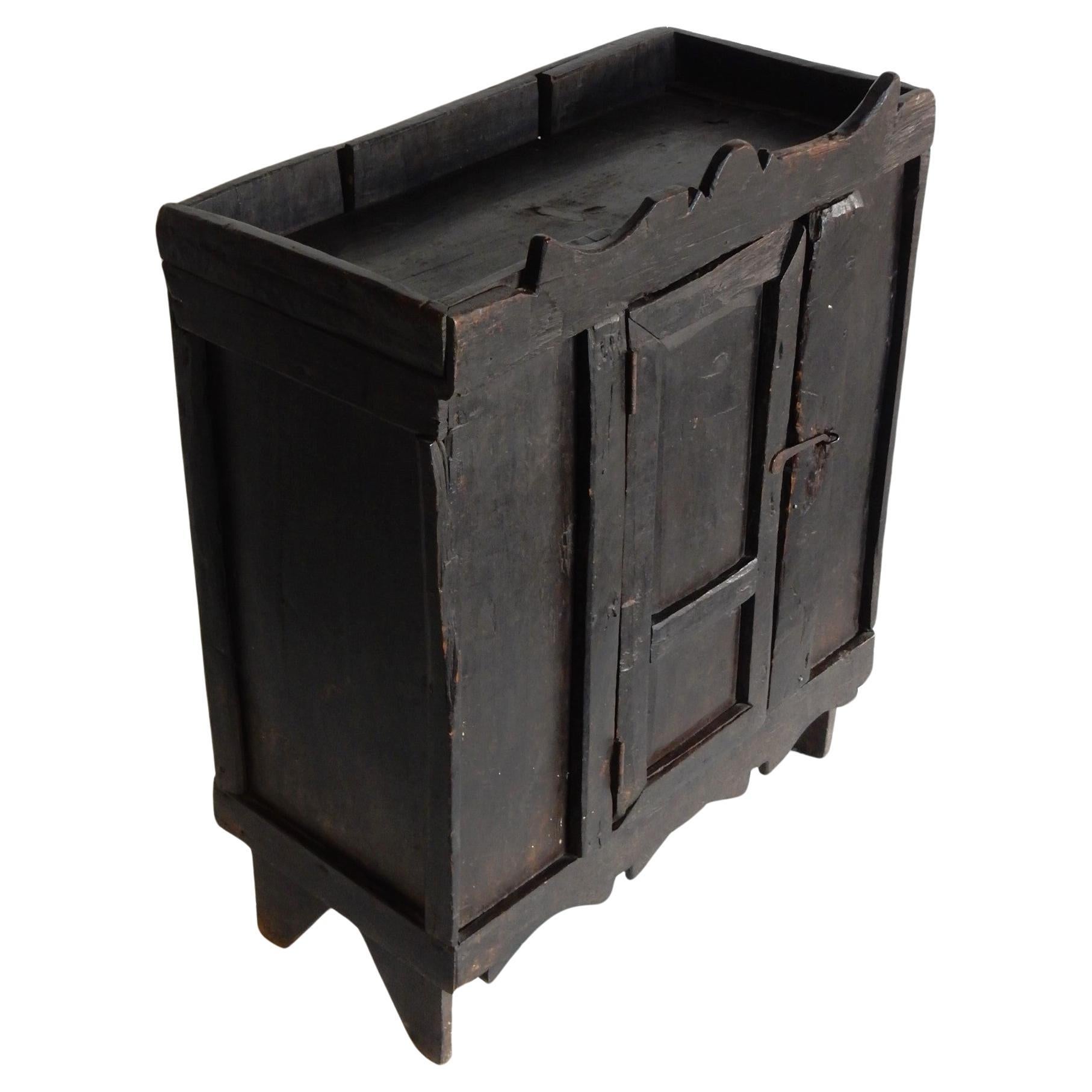 Travail Populaire Rustic Wabi Sabi Cabinet, early 19th Century In Distressed Condition For Sale In Las Vegas, NV