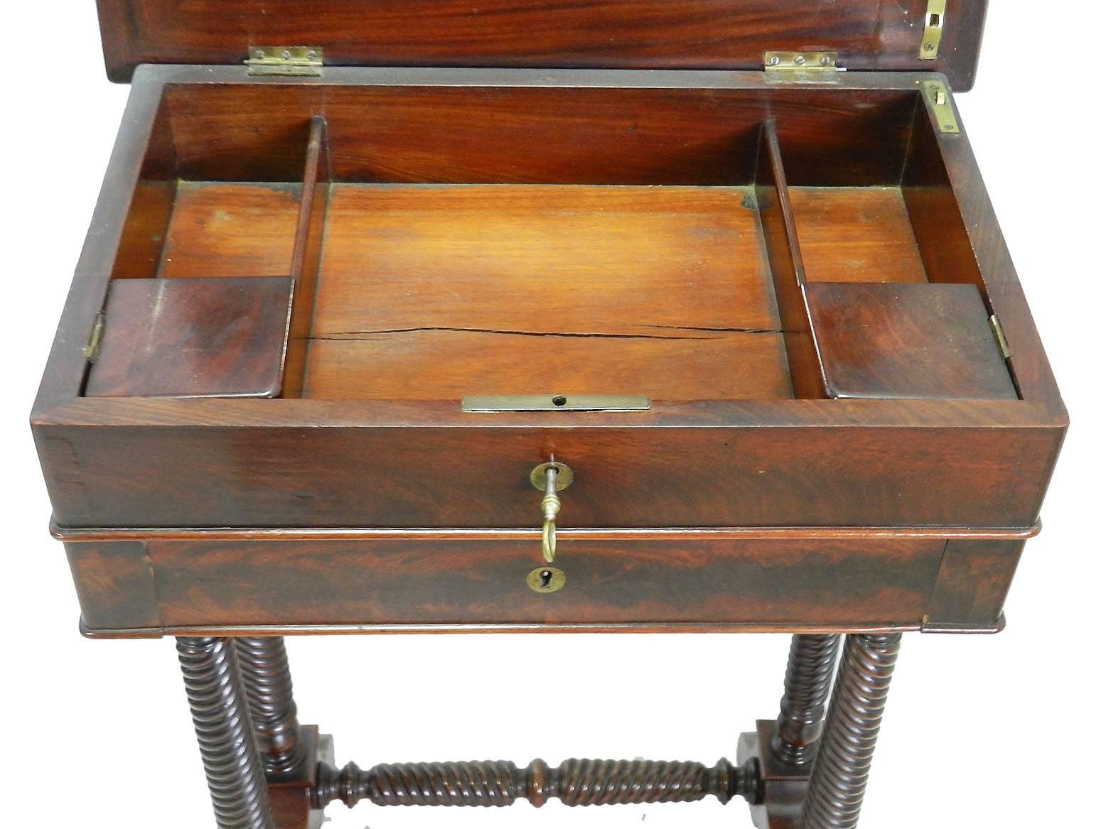 Travailleuse Louis Philippe Table French 19th Century Writing Sewing In Good Condition For Sale In France, FR