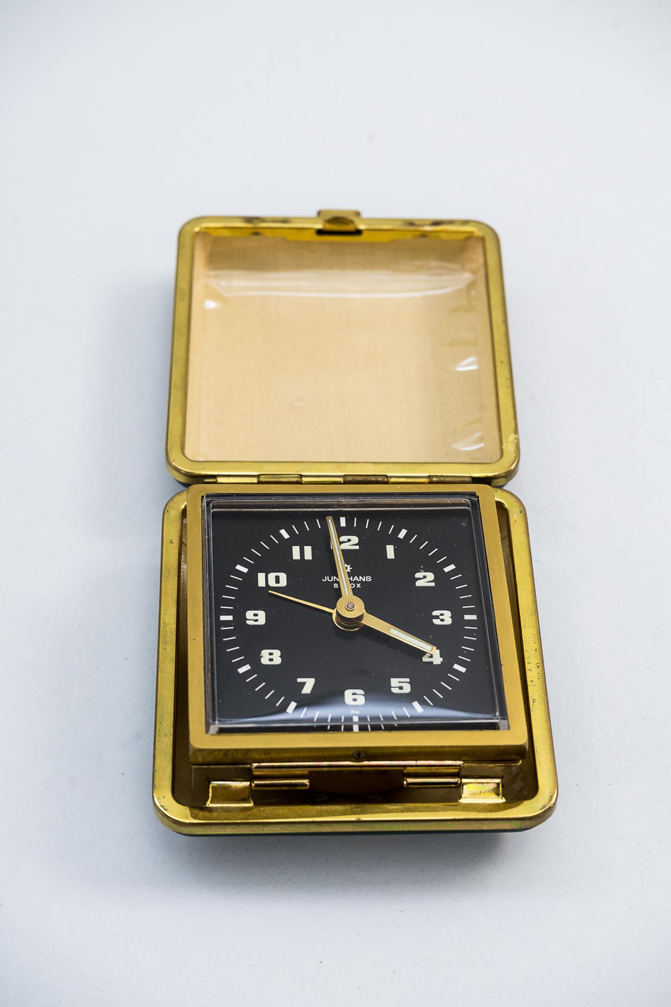 Horloge d'alarme de voyage de Junghans, vers les années 1960 en vente 3