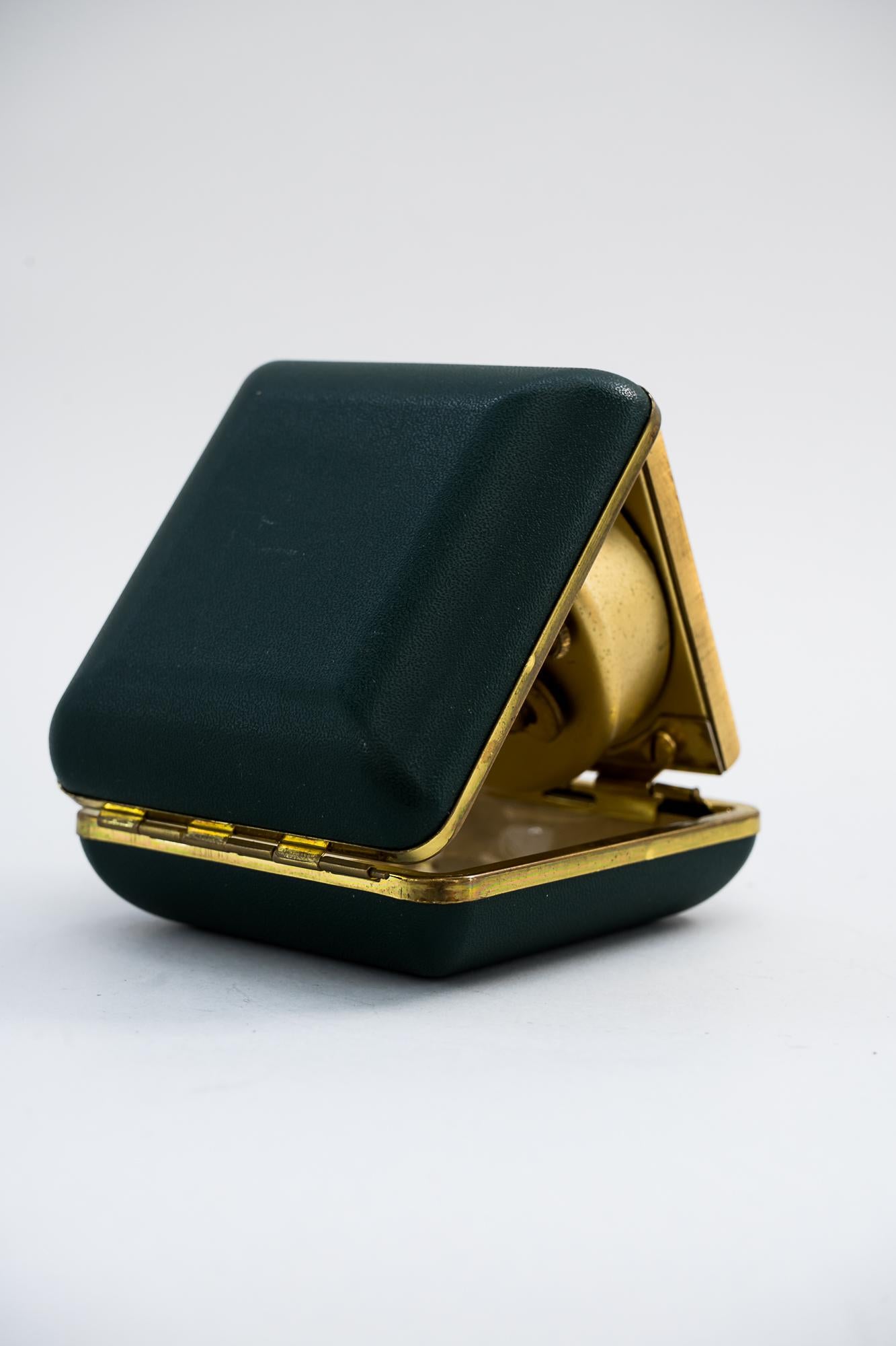 Horloge d'alarme de voyage de Junghans, vers les années 1960 en vente 6