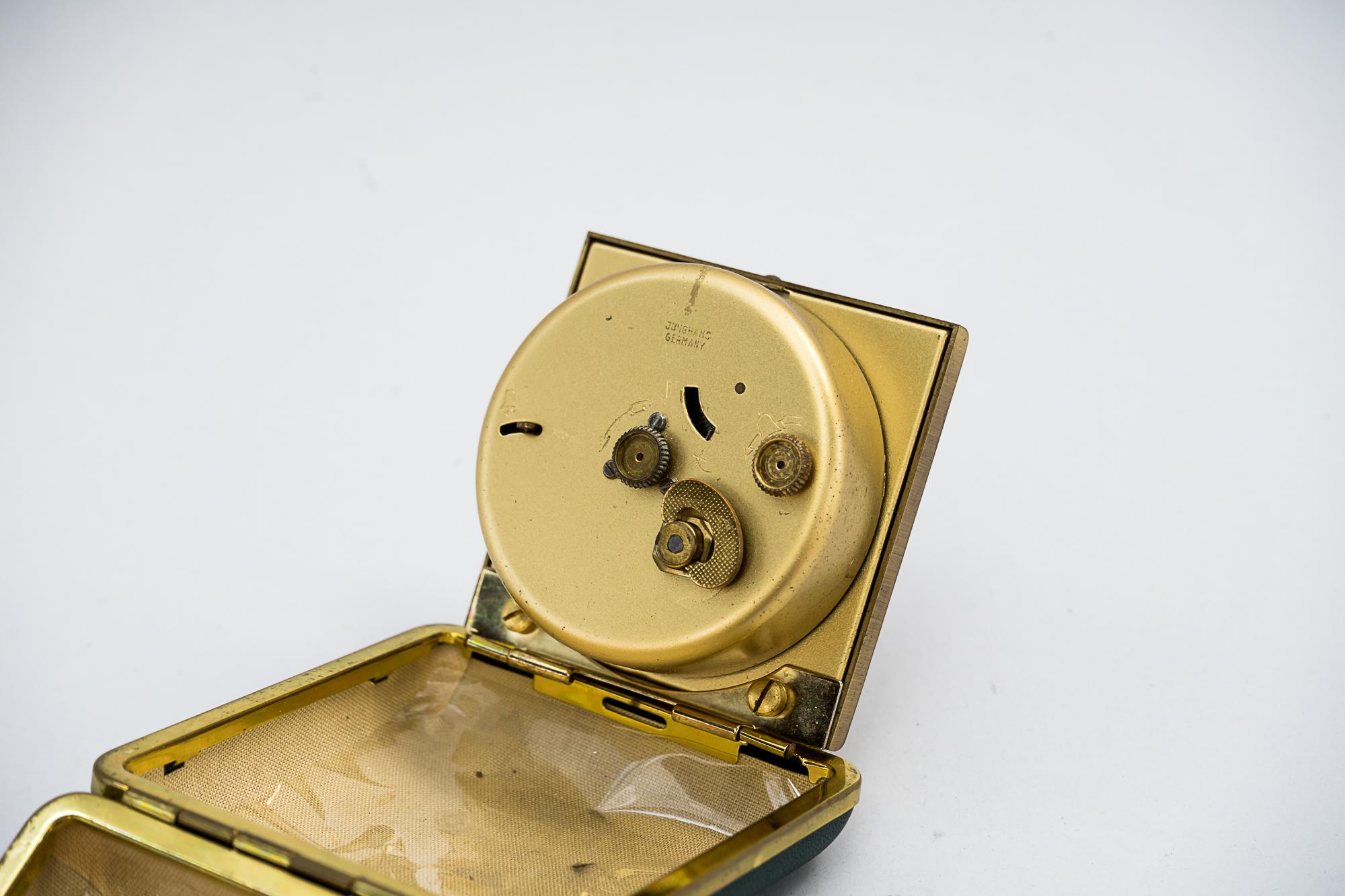 Horloge d'alarme de voyage de Junghans, vers les années 1960 en vente 7