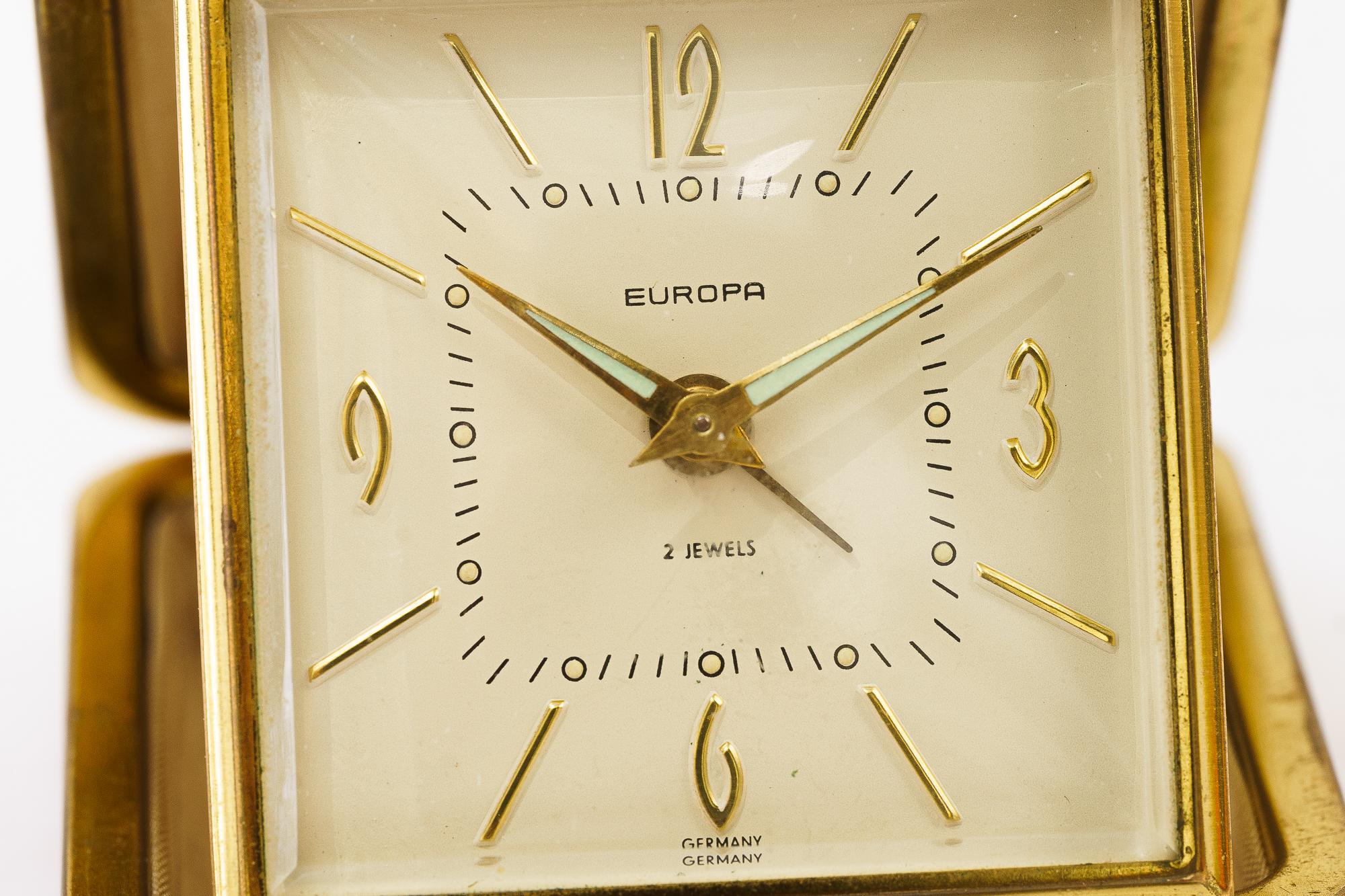 Travel alarm clock 