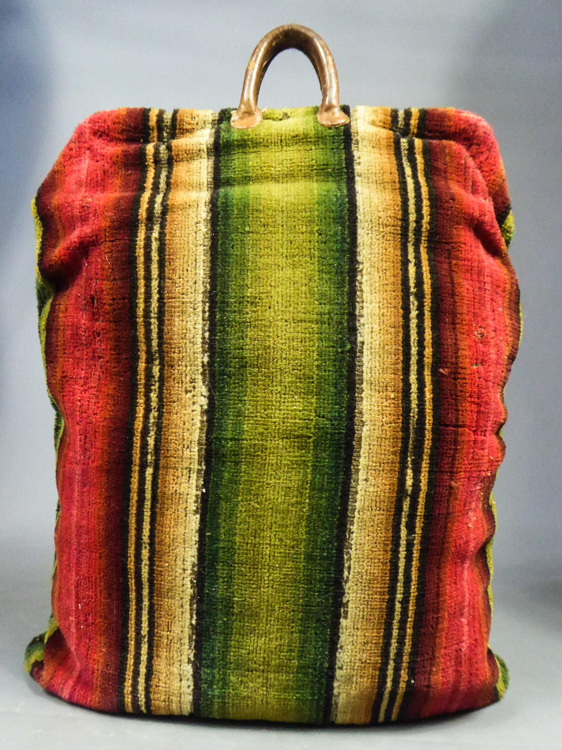 Travel Bag in Cut Wool Tapestry and Leather - France Late 18th century 3