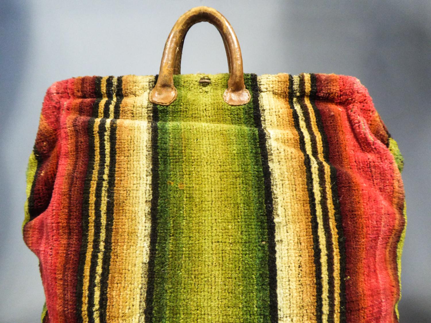 Travel Bag in Cut Wool Tapestry and Leather - France Late 18th century 4