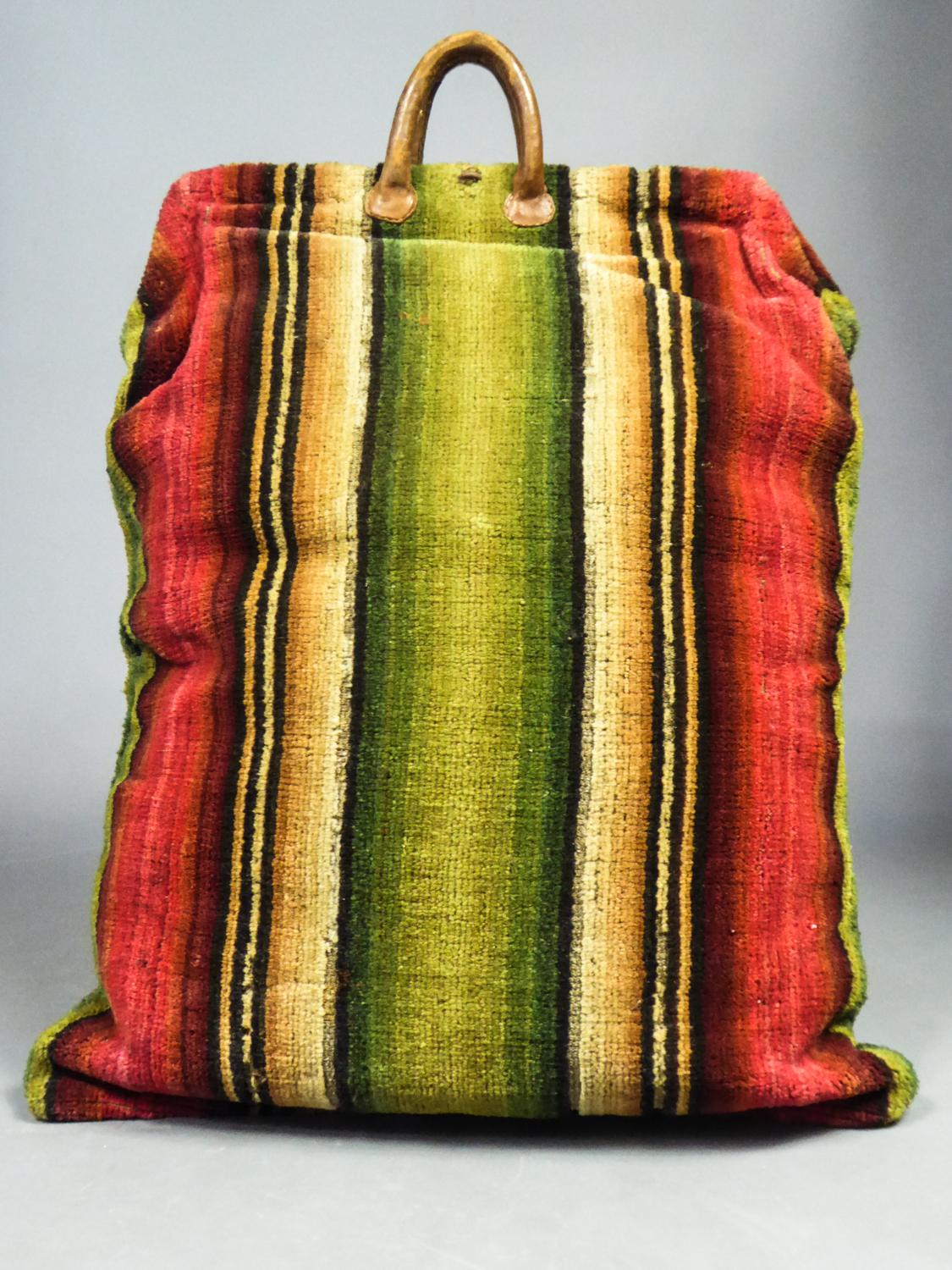  Sac de voyage en tapisserie de laine taillée et cuir - France, fin du XVIIIe siècle Unisexe 