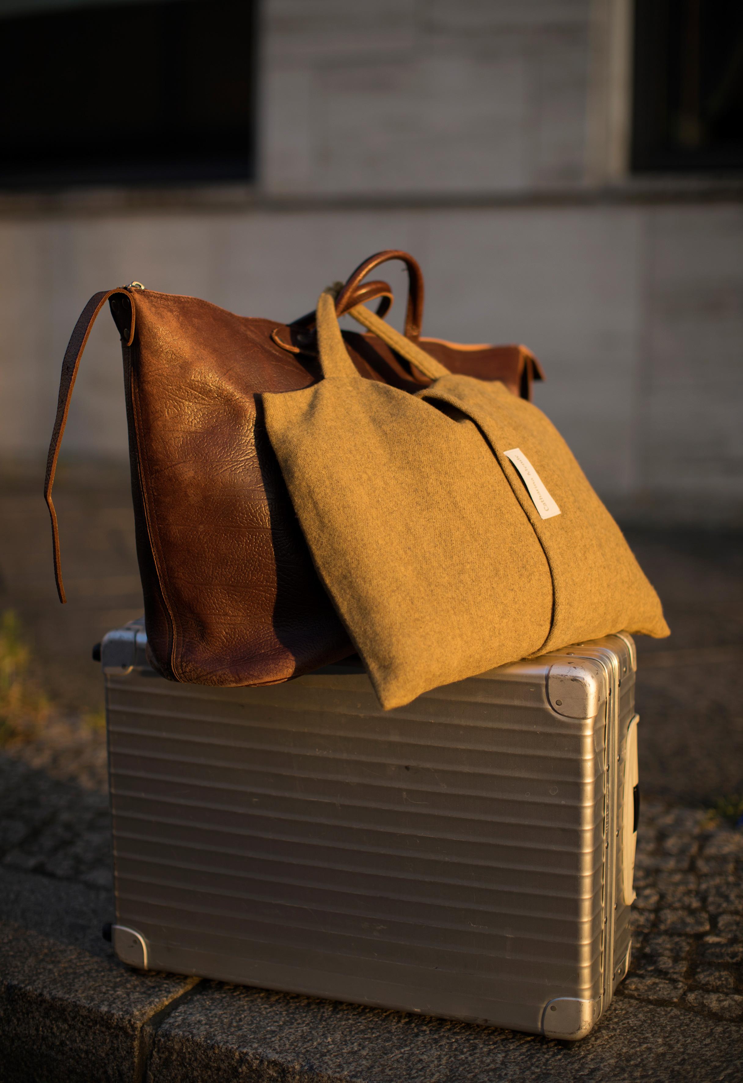 Designed in Berlin by Catharina Mende, woven of 50% merino and 50% yak wool in Italy: Taken along while traveling or as a constant companion, the travel blanket is the perfect timeless accessory for the modern nomad.
This yellow grey colored piece
