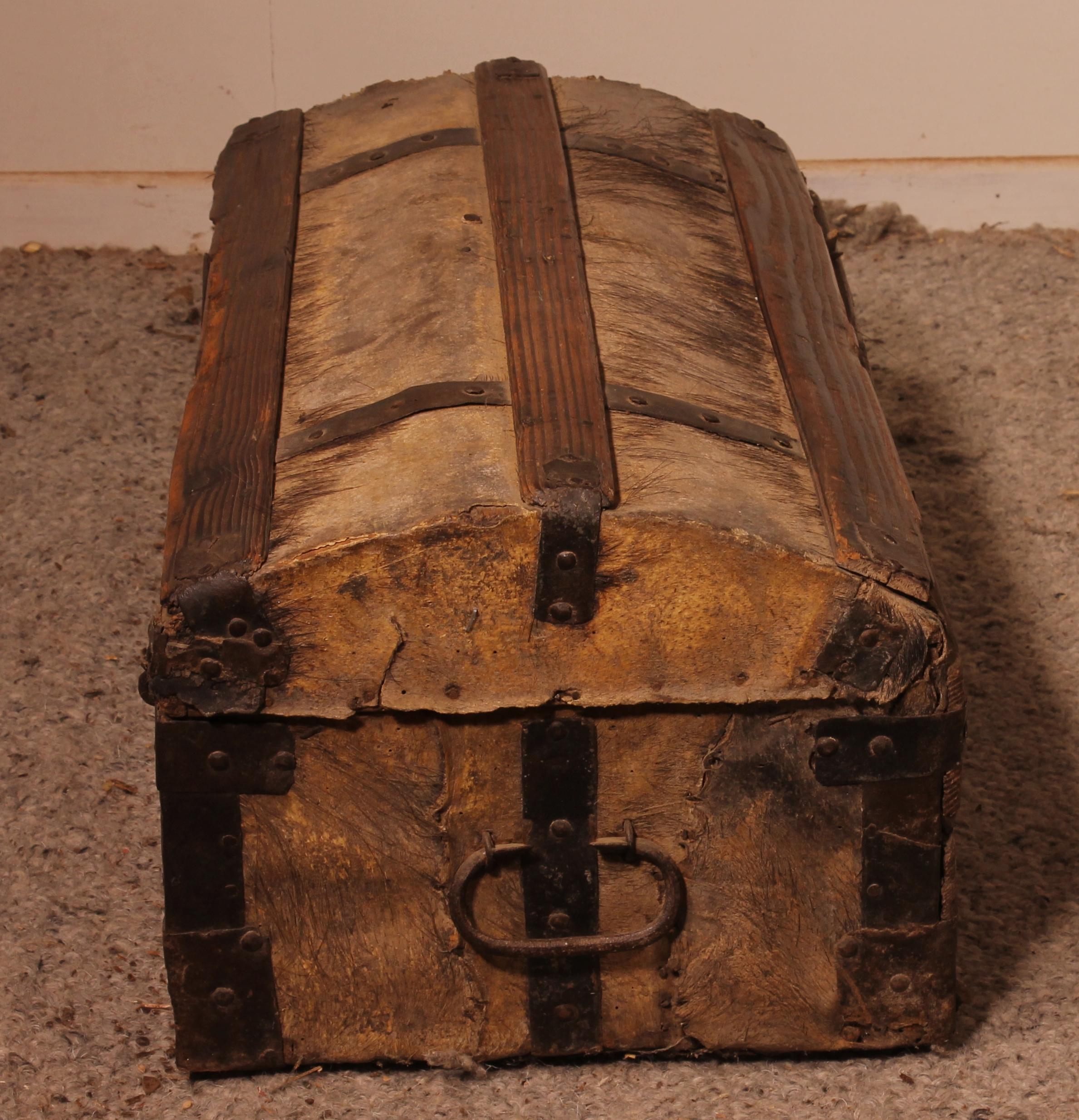 Travel Chest, 17th Century, Spain In Good Condition In Brussels, Brussels