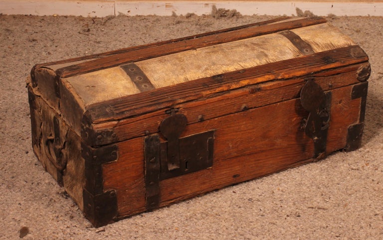 Travel Chest, 17th Century, Spain For Sale 2