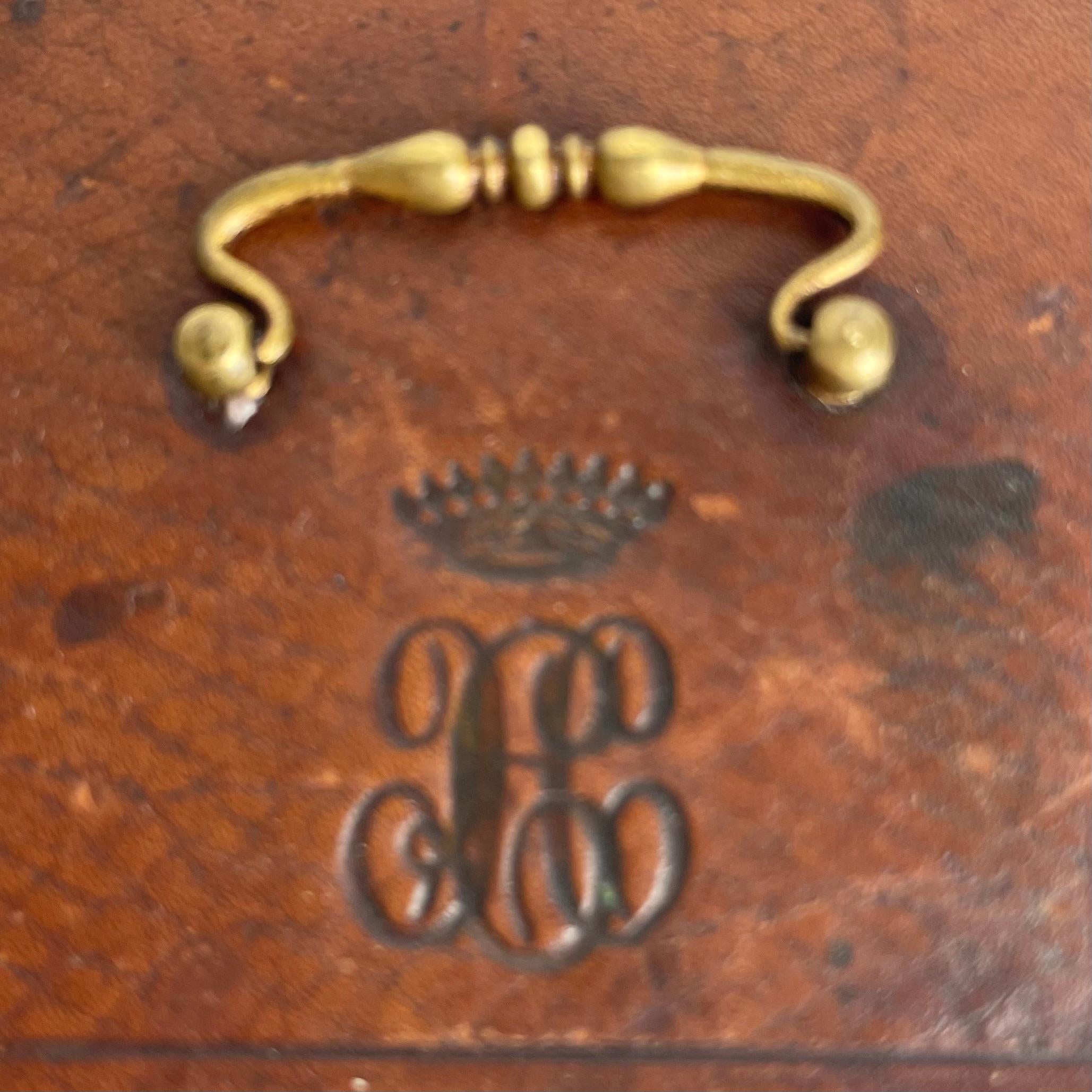 Travel Inkwell in leather with a Count`s Crown, probably early 18th Century For Sale 5