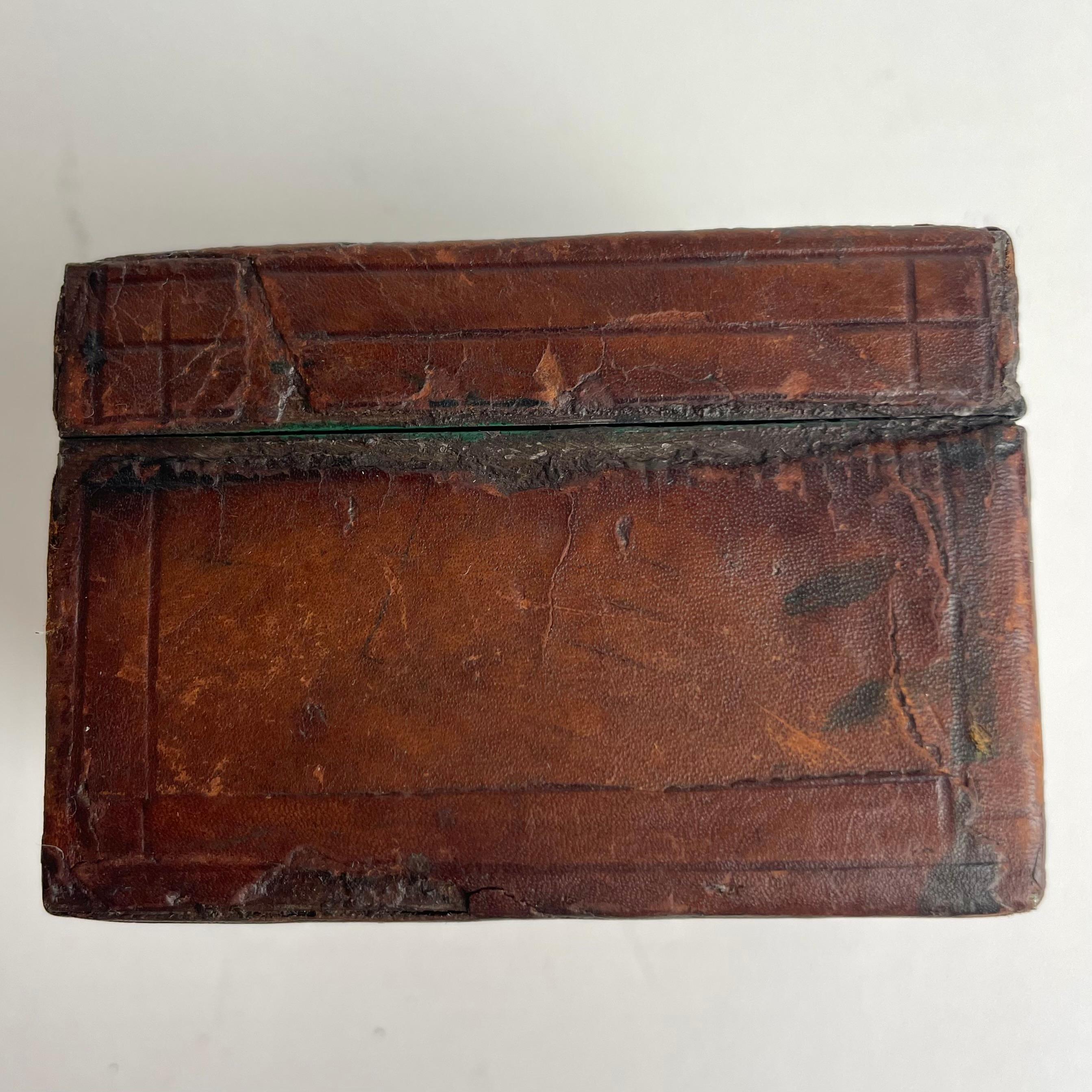Travel Inkwell in leather with a Count`s Crown, probably early 18th Century For Sale 9