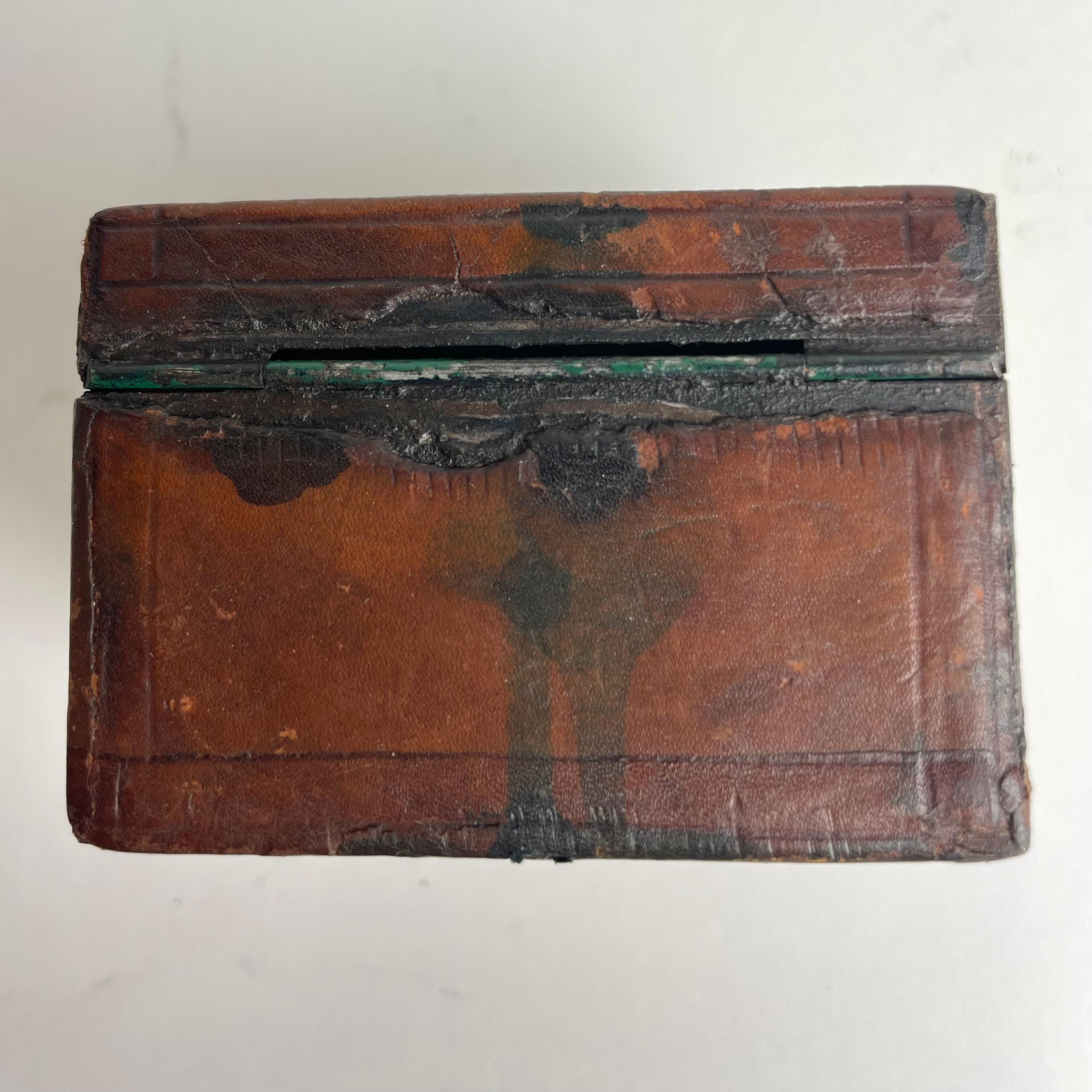 Travel Inkwell in leather with a Count`s Crown, probably early 18th Century For Sale 10