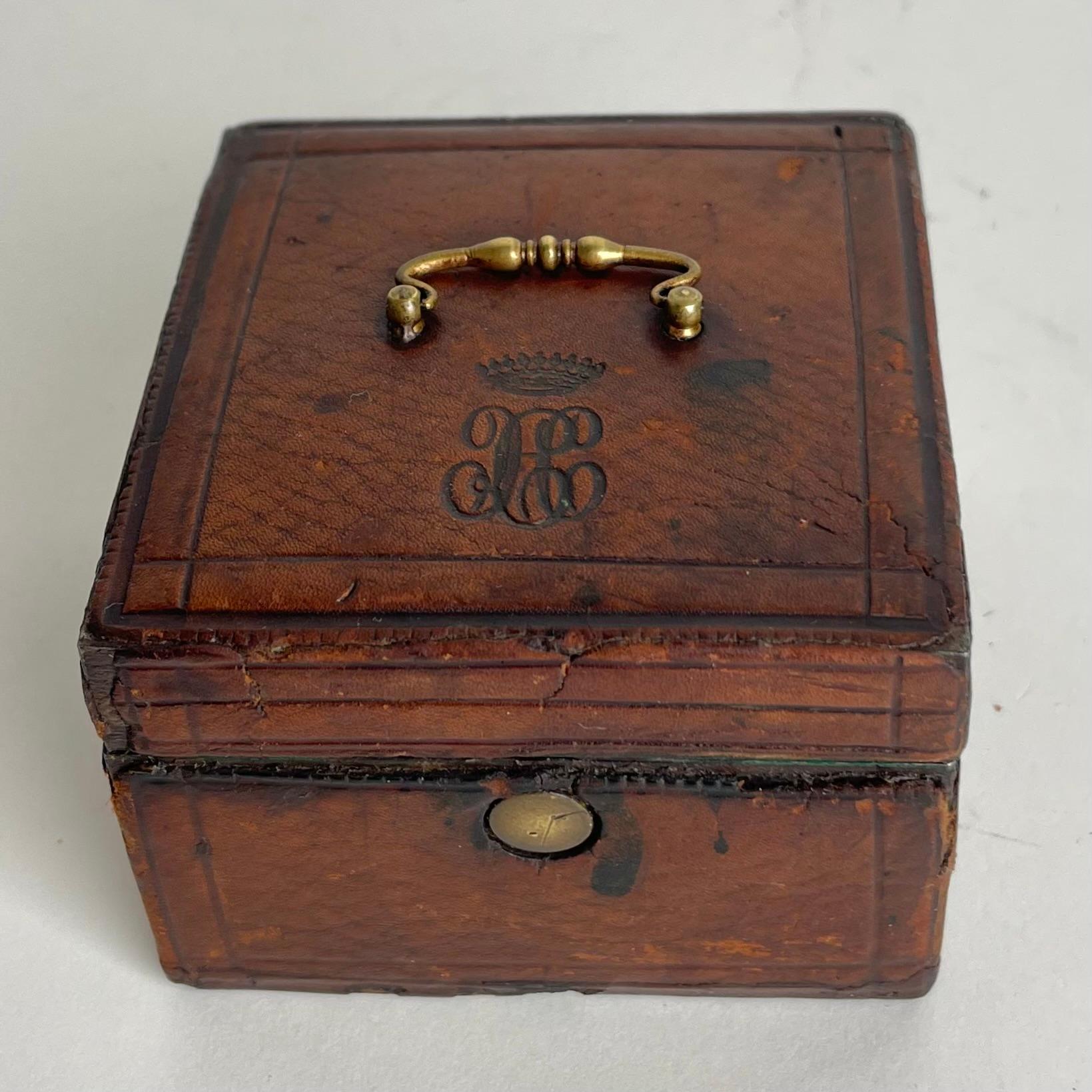 Baroque Travel Inkwell in leather with a Count`s Crown, probably early 18th Century For Sale