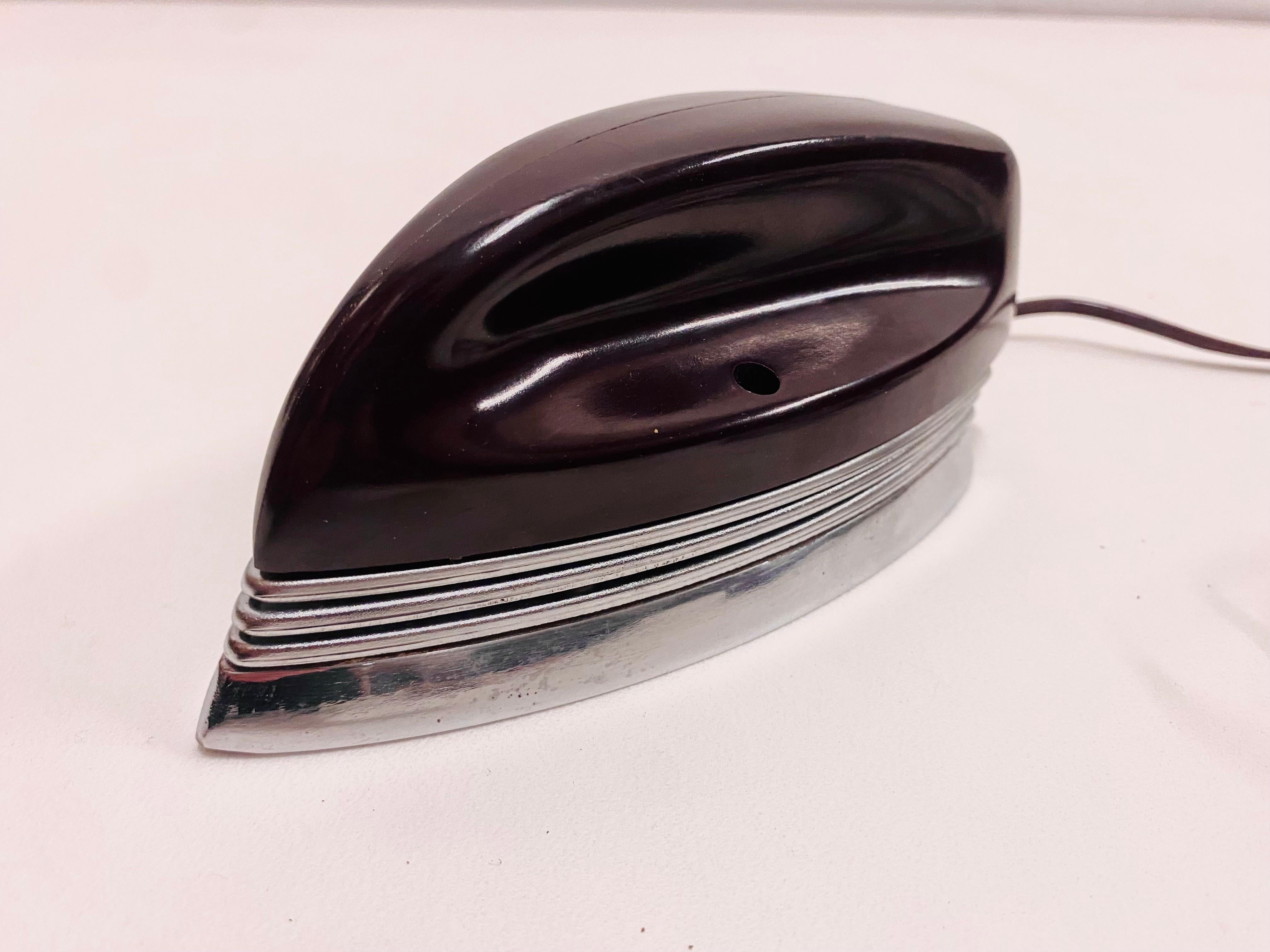 Cromo Travel Iron by Raymond Loewy in vendita