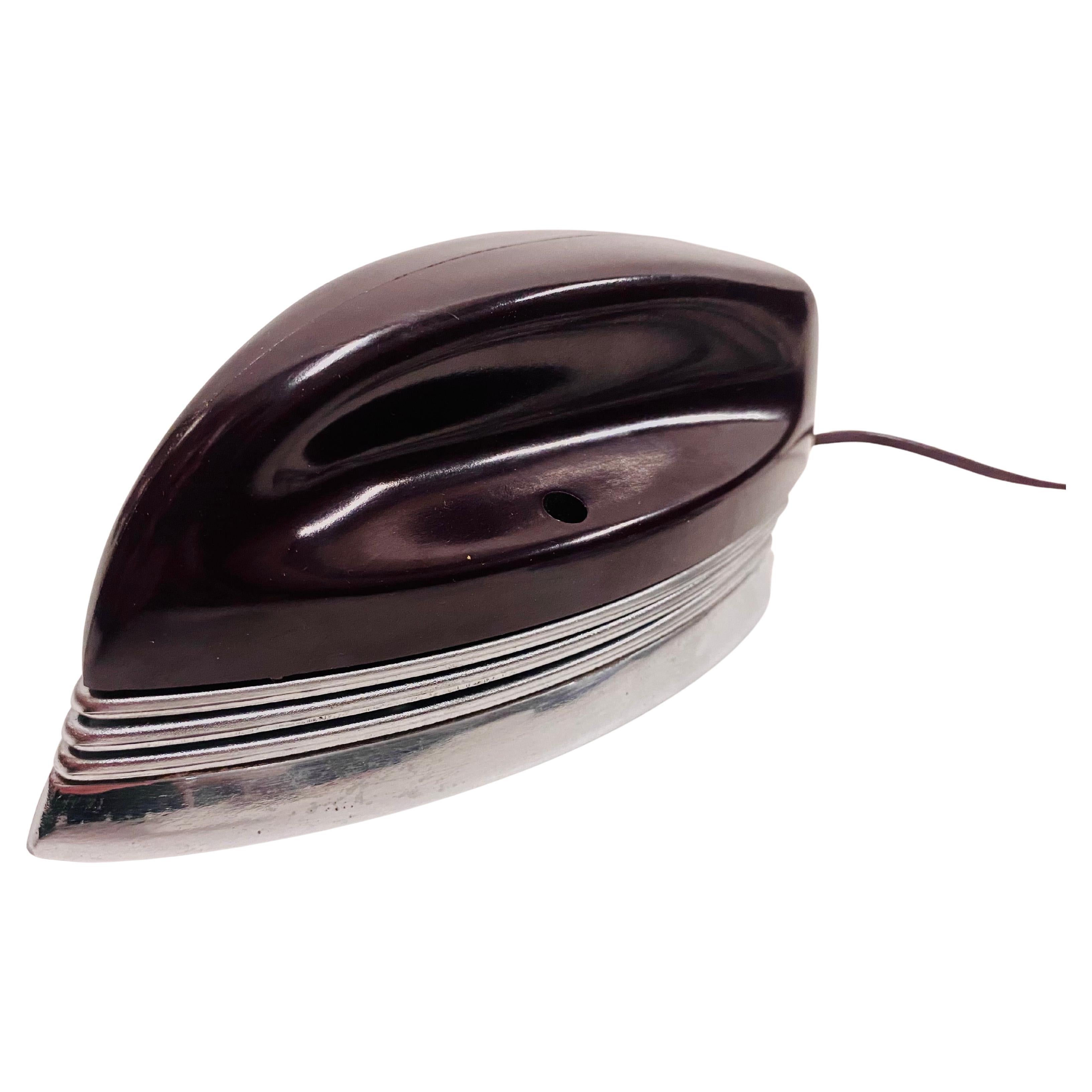 Travel Iron by Raymond Loewy in vendita