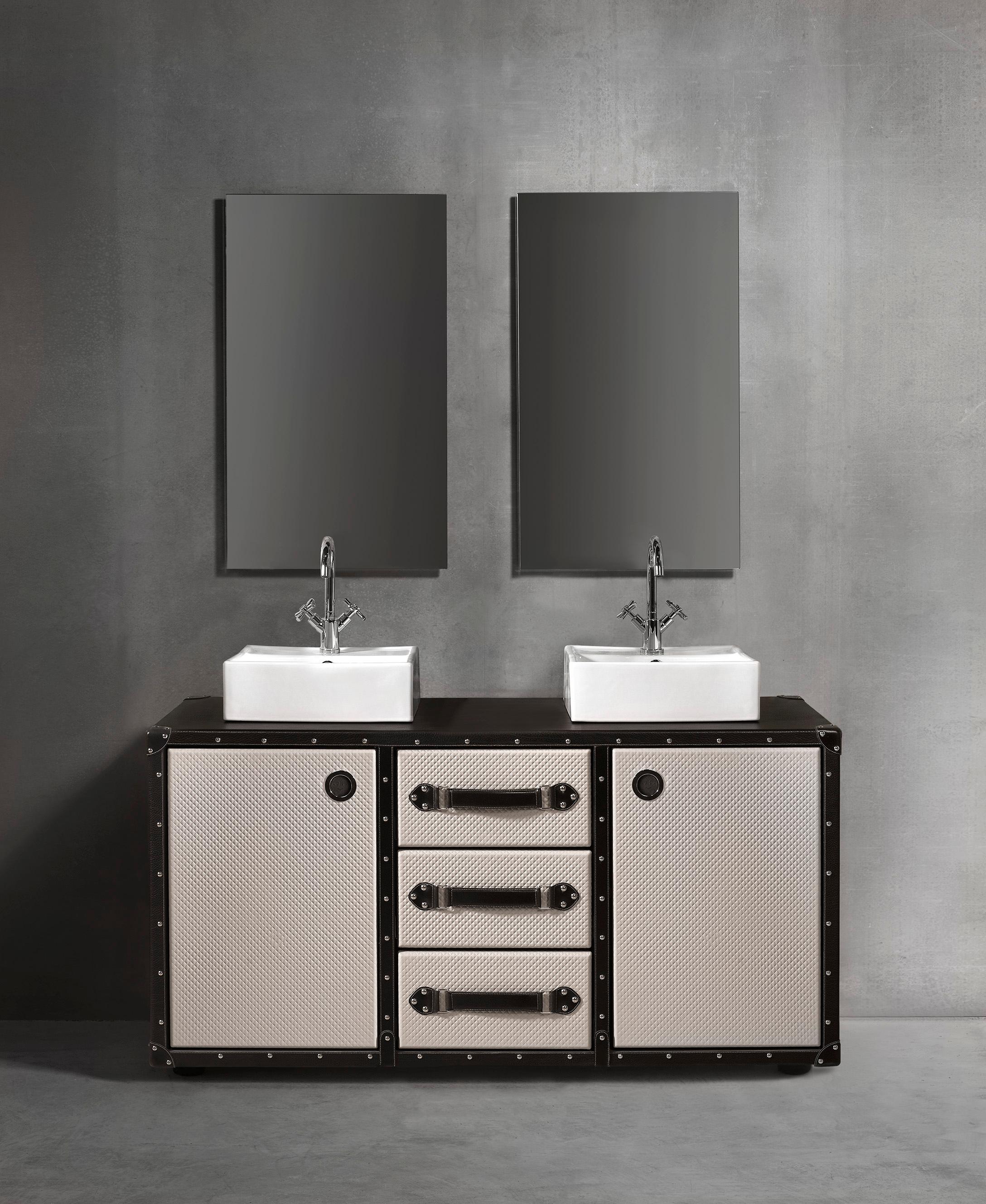 Mobiletto da bagno doppio Traveler, in pelle incisa a mano in vendita 7