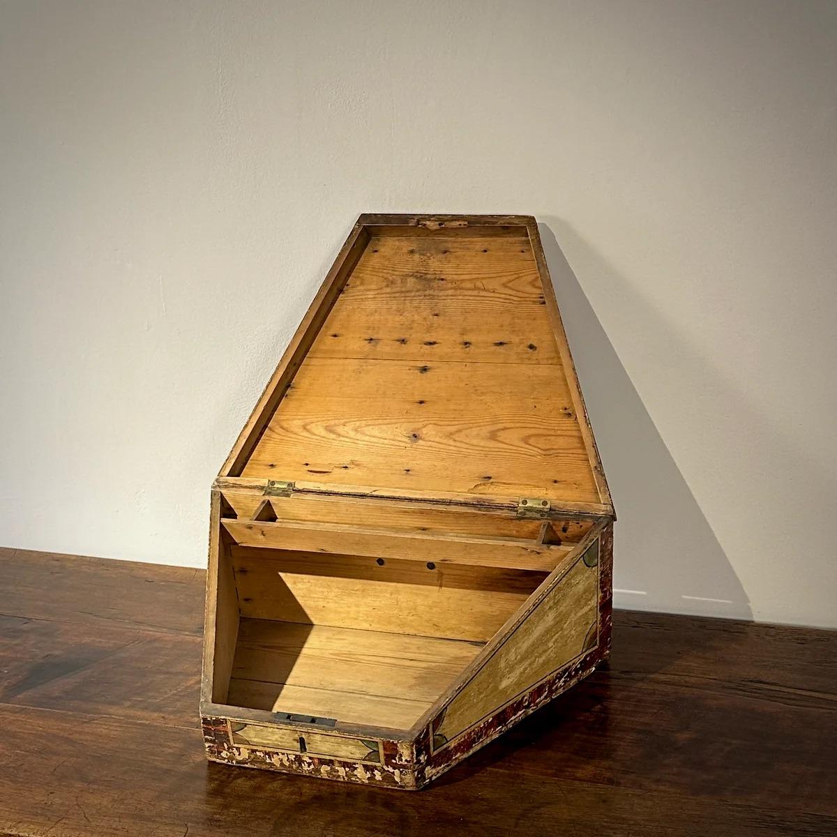 Reiseschreibtisch-Box (Handbemalt) im Angebot