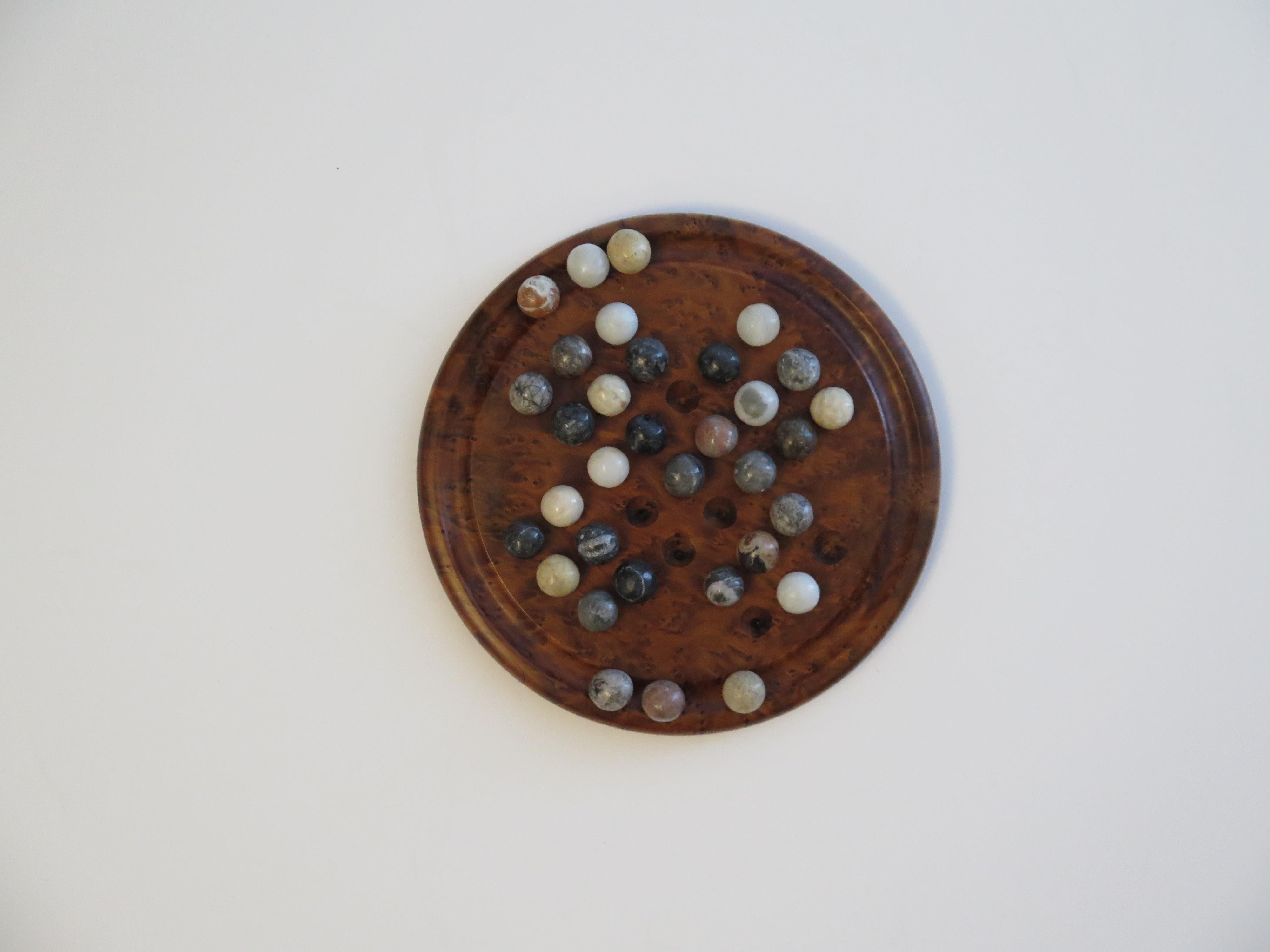 Marble Solitaire Game with hardwood board and 33 agate stone Marbles, Circa 1925 In Good Condition For Sale In Lincoln, Lincolnshire