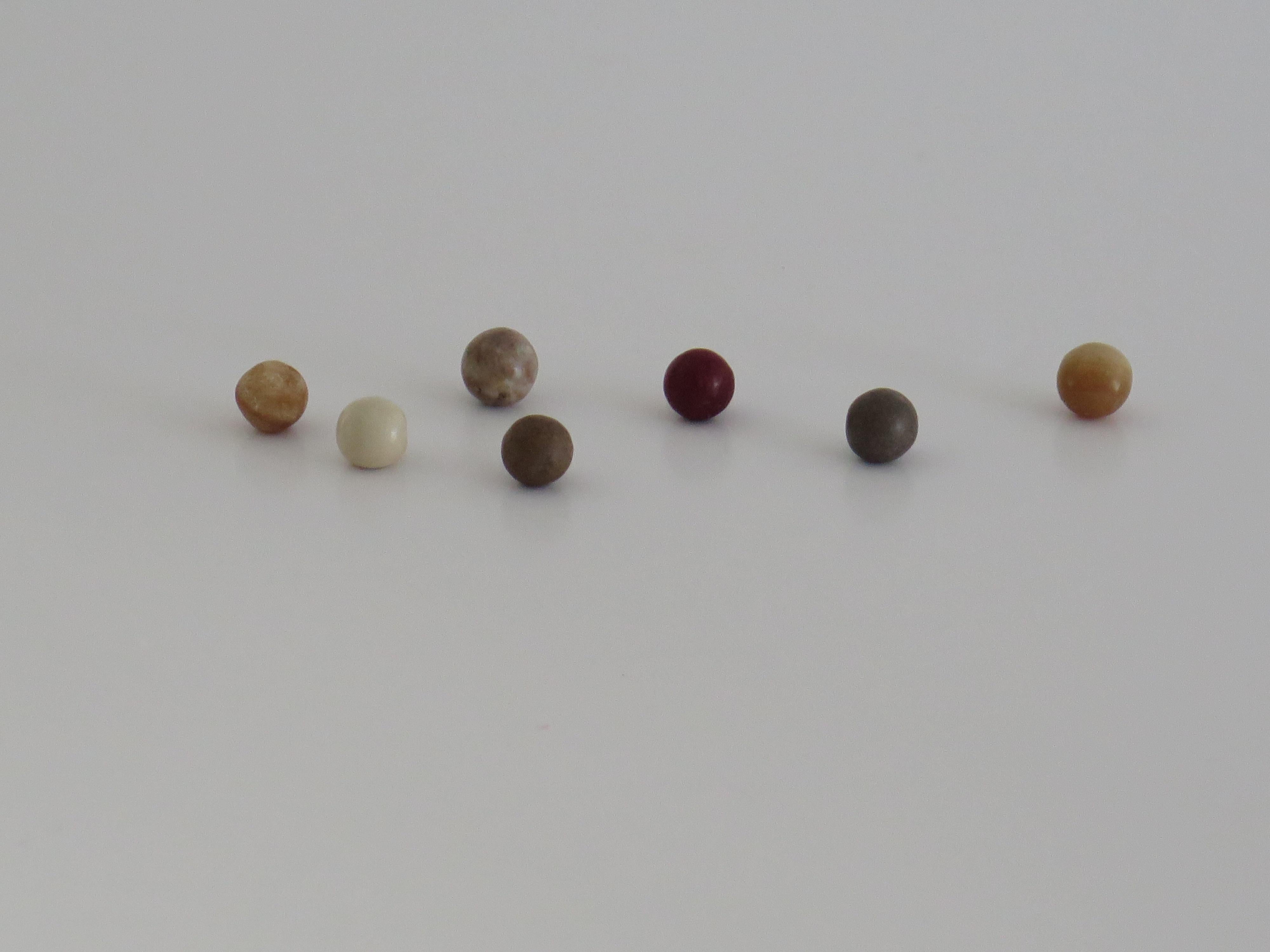 Travelling Marble Solitaire Board Game with 35 mixed stone Marbles, Circa 1930 For Sale 3