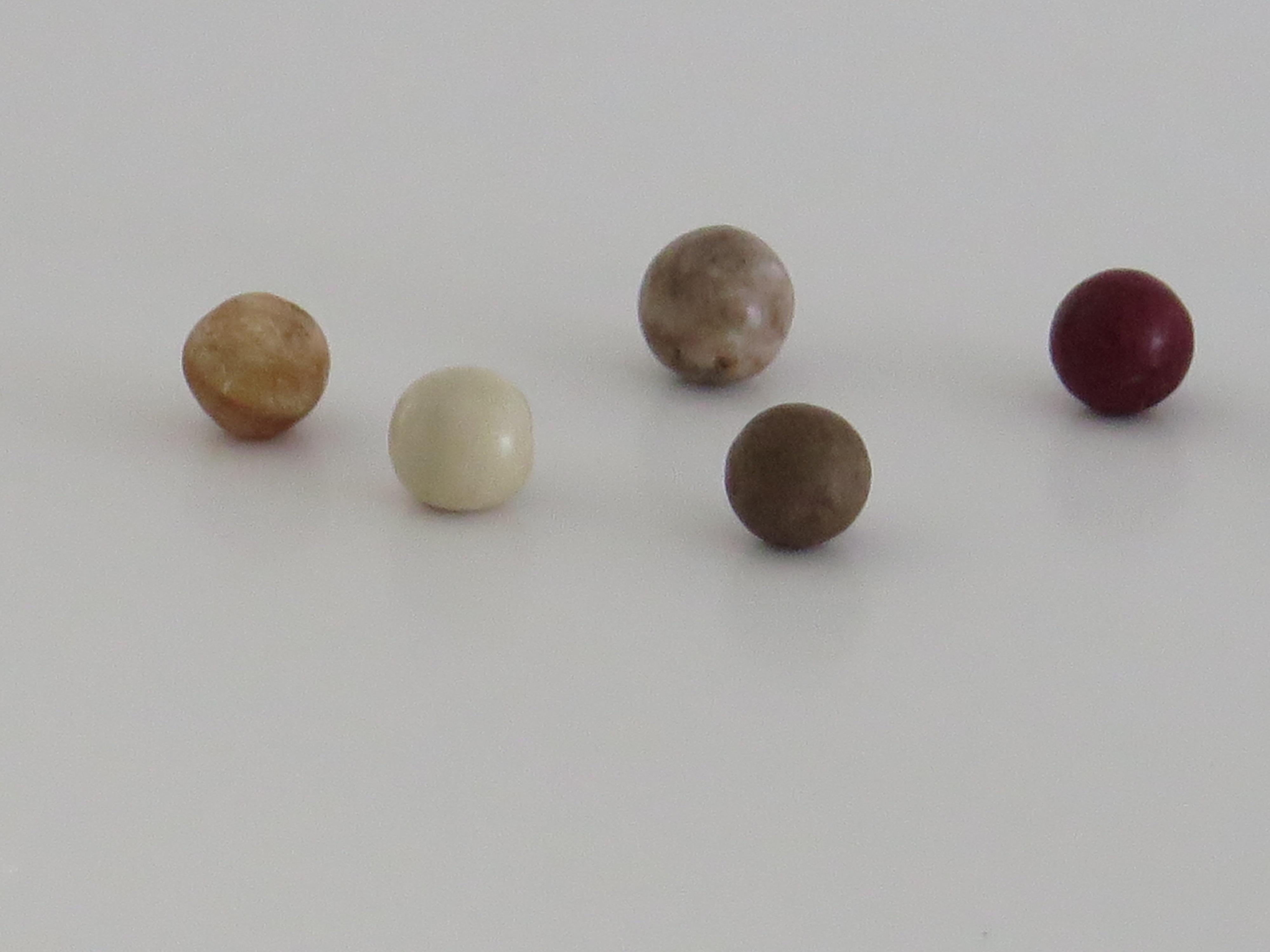 Travelling Marble Solitaire Board Game with 35 mixed stone Marbles, Circa 1930 For Sale 4