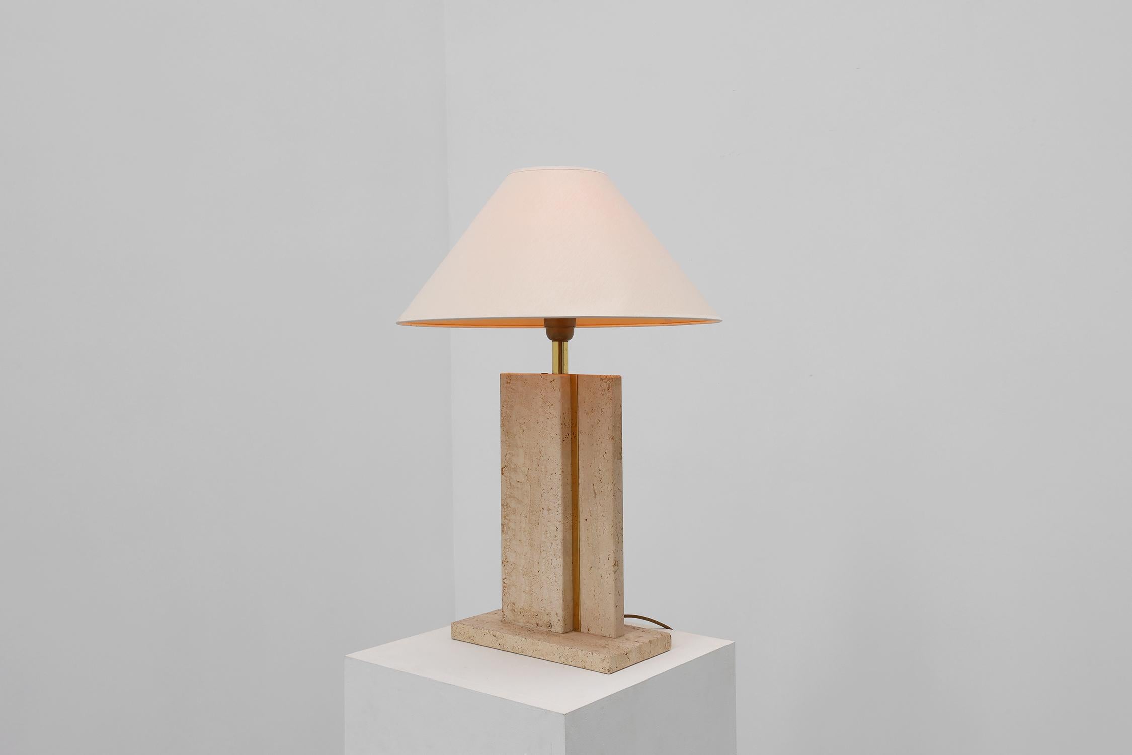 Travertin and messing table lamp by Belino in Hollywood regency style In Good Condition For Sale In Meulebeke, BE