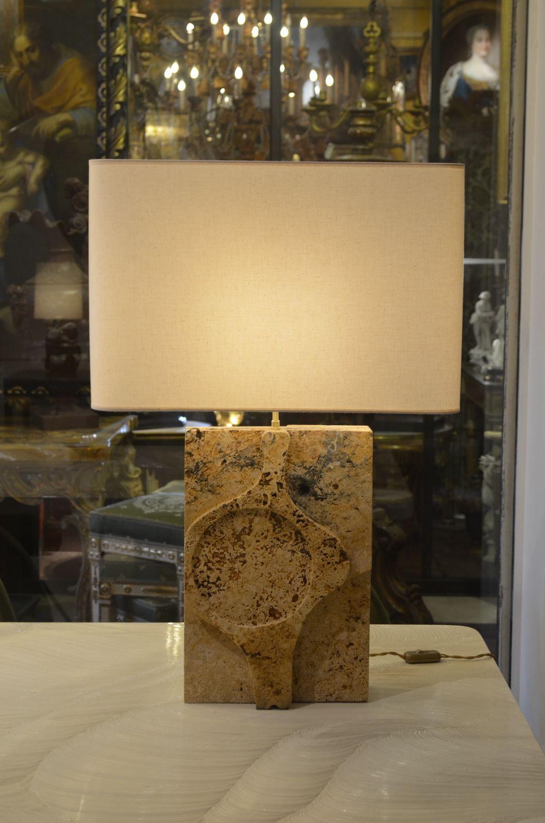 Lampe à poser en marbre de Travertin par Jean-Frédéric Bourdier, signée par l'artiste Bon état - En vente à Saint-Ouen, FR