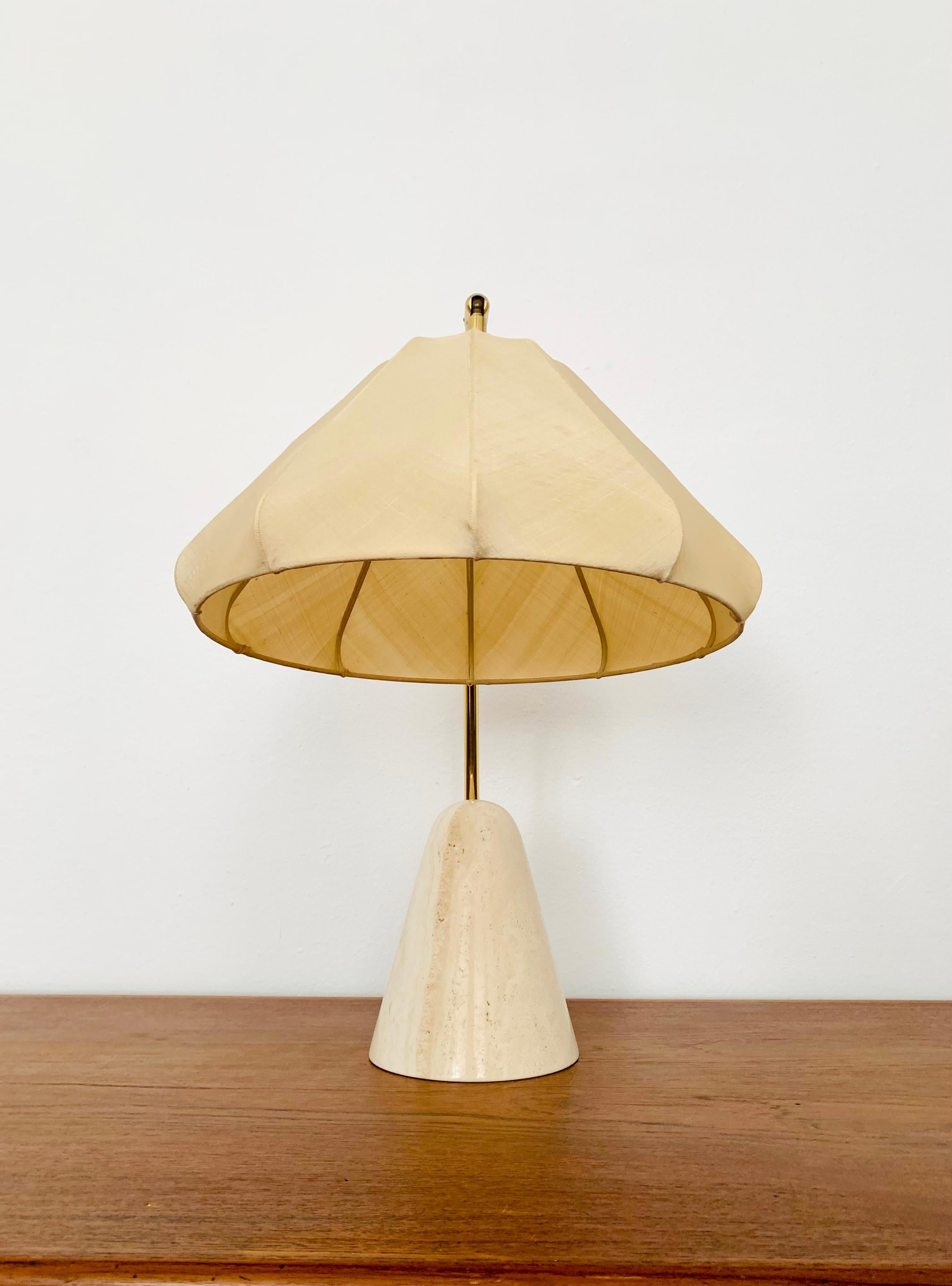 Milieu du XXe siècle Lampe de table en travertin par Temde en vente