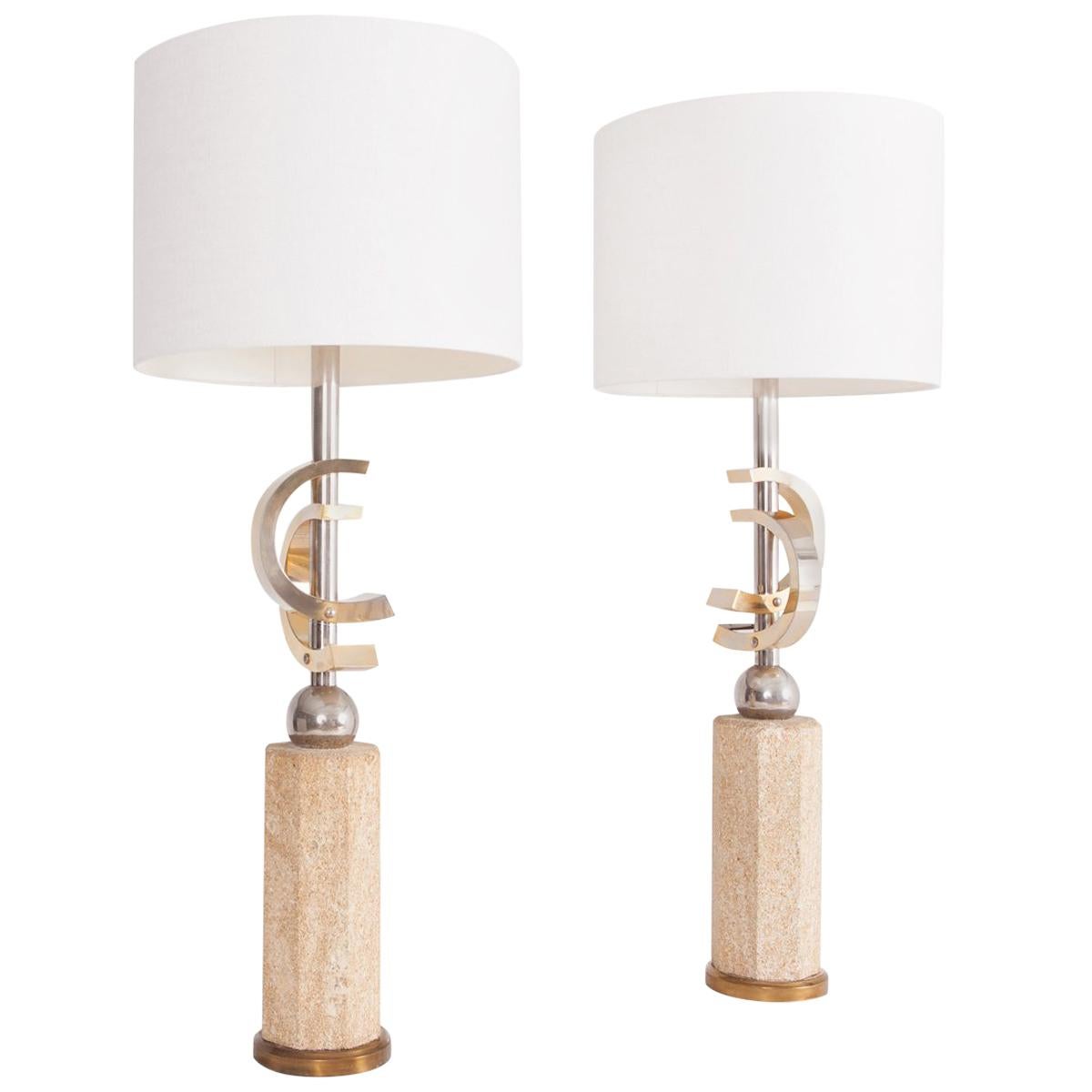 Maison Jansen, travertine, brass and chrome, France, 1970s

These tall lamps in travertine brass and chrome can be used as floor lamps or as table lamps due to their size.
Both lamps are fitted with a large round white shade.

   
   