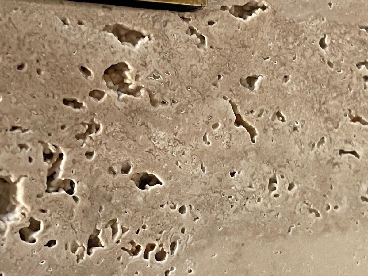 Par de Lámparas de Travertino y Latón, Italia, Contemporáneo Siglo XXI y contemporáneo en venta