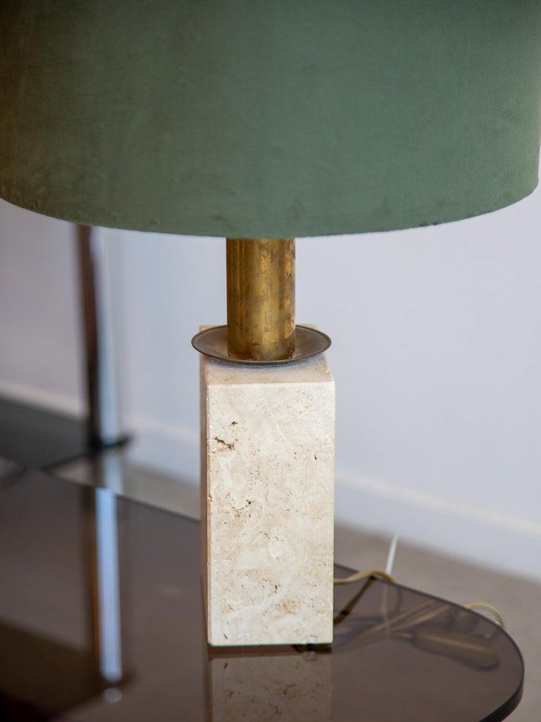 Tischlampe aus Travertin und Messing von Fratelli Mannelli (Ende des 20. Jahrhunderts) im Angebot