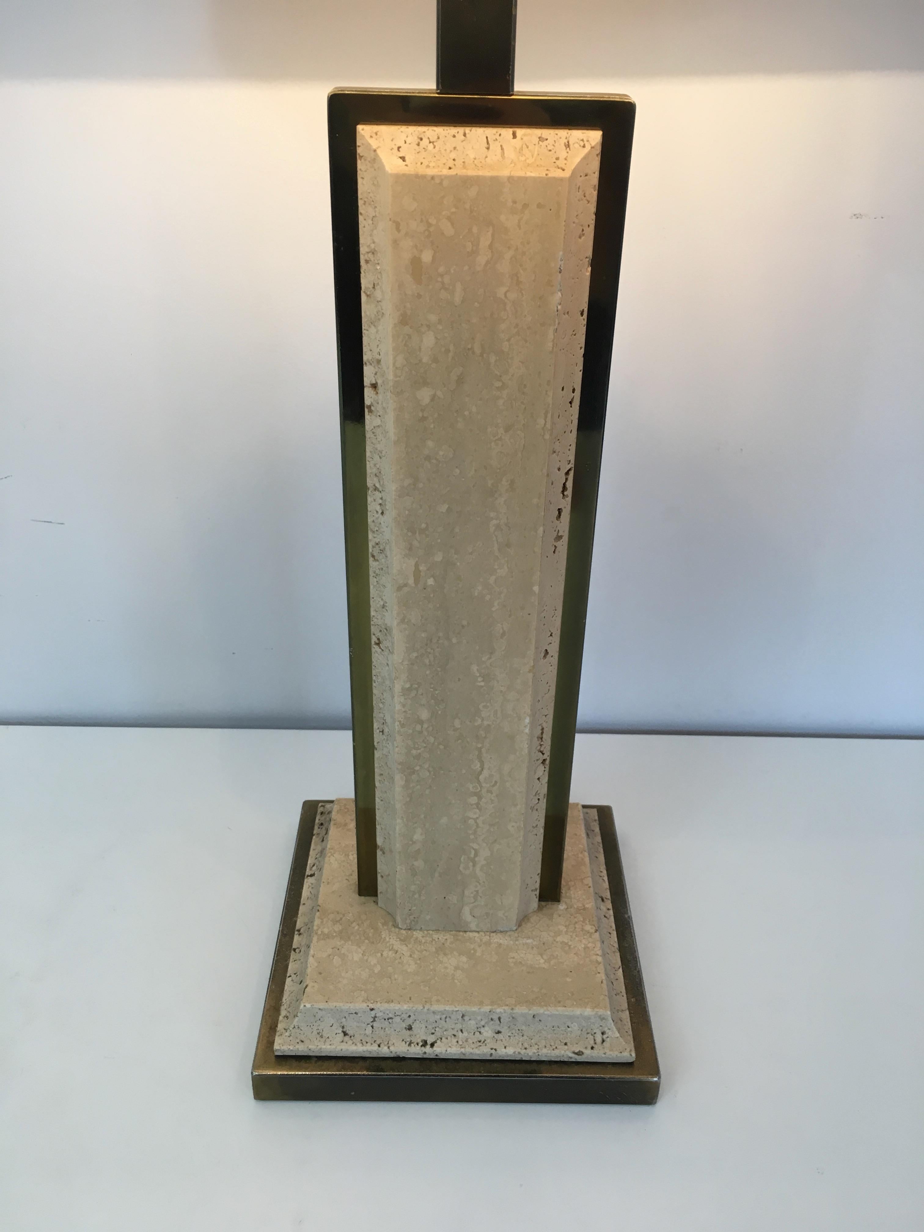 Travertine and Gilt Metal Table Lamp In Good Condition For Sale In Marcq-en-Barœul, Hauts-de-France