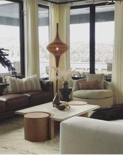 Tavolino Prospect in travertino e Oak di Lawson-Fenning