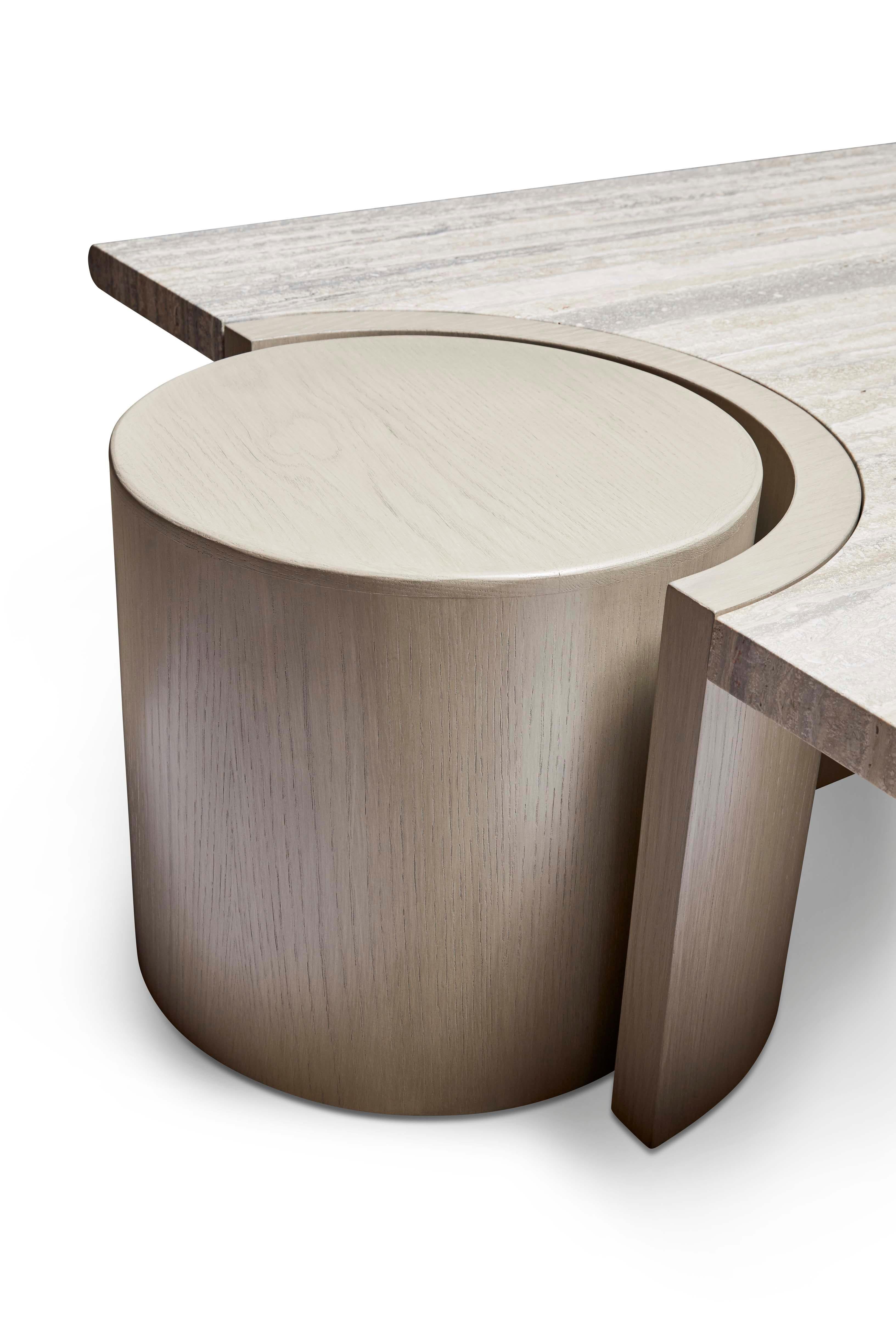 Mesa baja Prospect de travertino y roble lavado blanco by Lawson-Fenning Moderno de mediados de siglo en venta