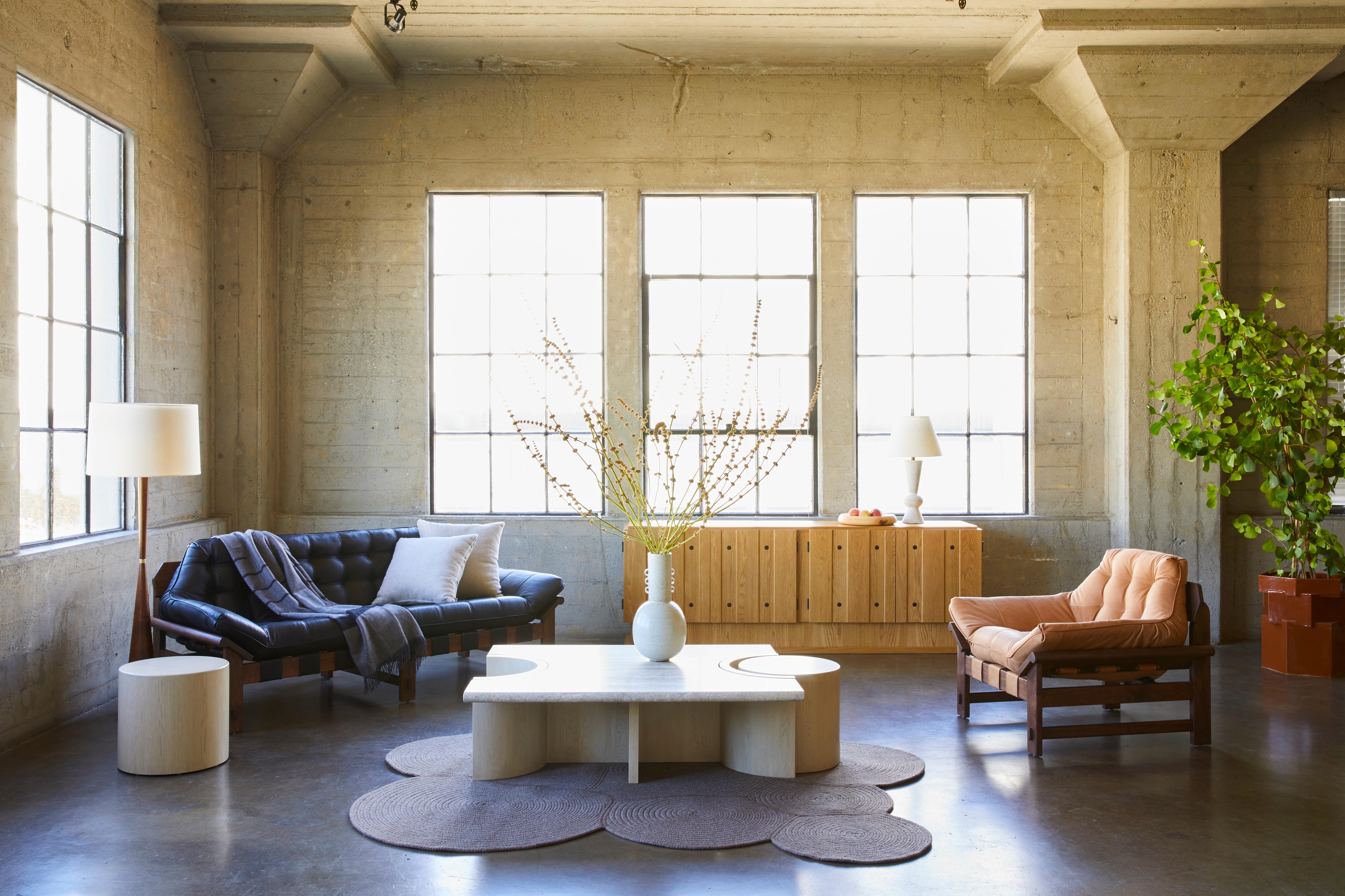 Américain Table basse Prospect en travertin blanchi par Lawson-Fenning en vente