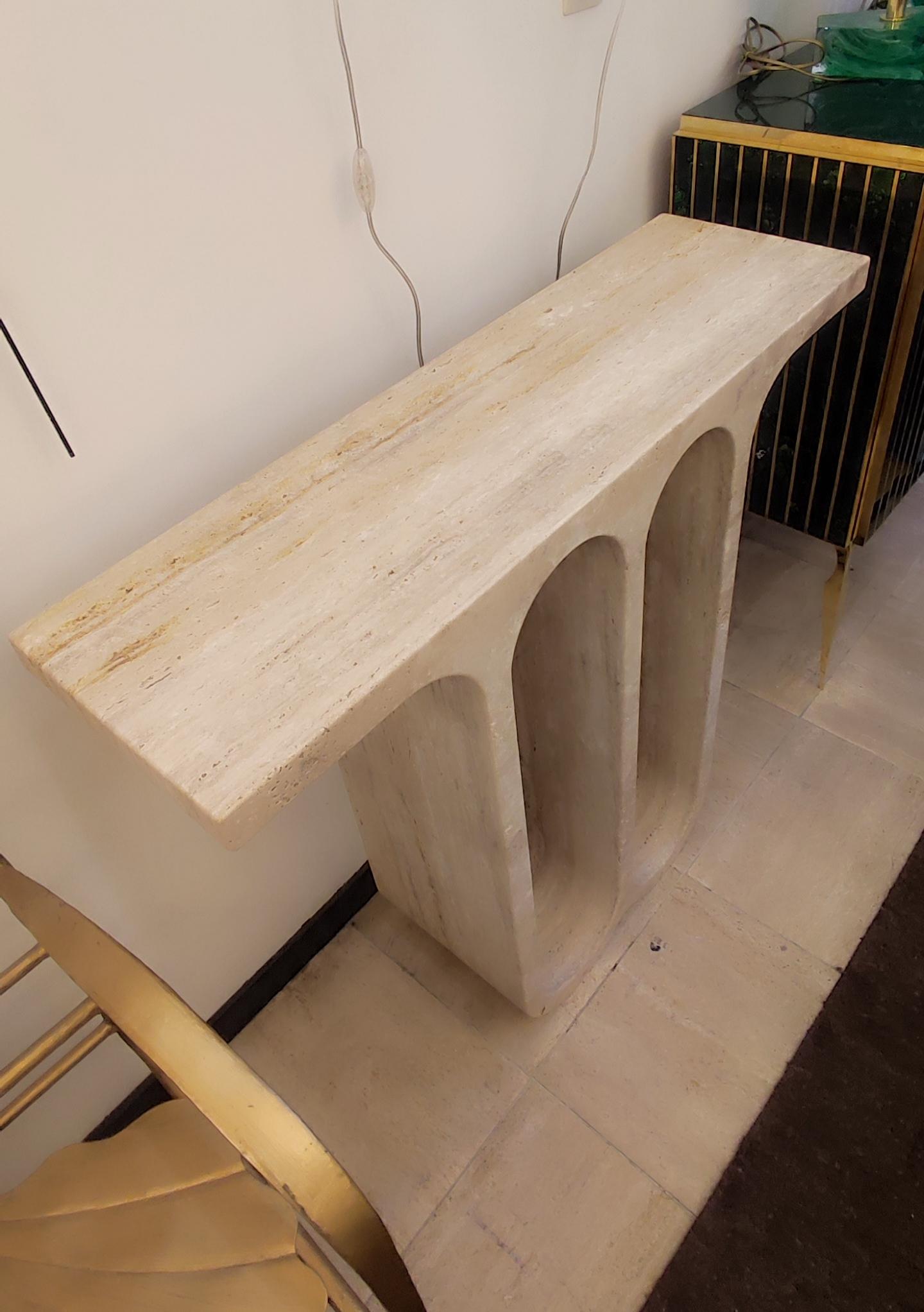 Italian Travertine arch console monobloc sculpture circa 1980s For Sale