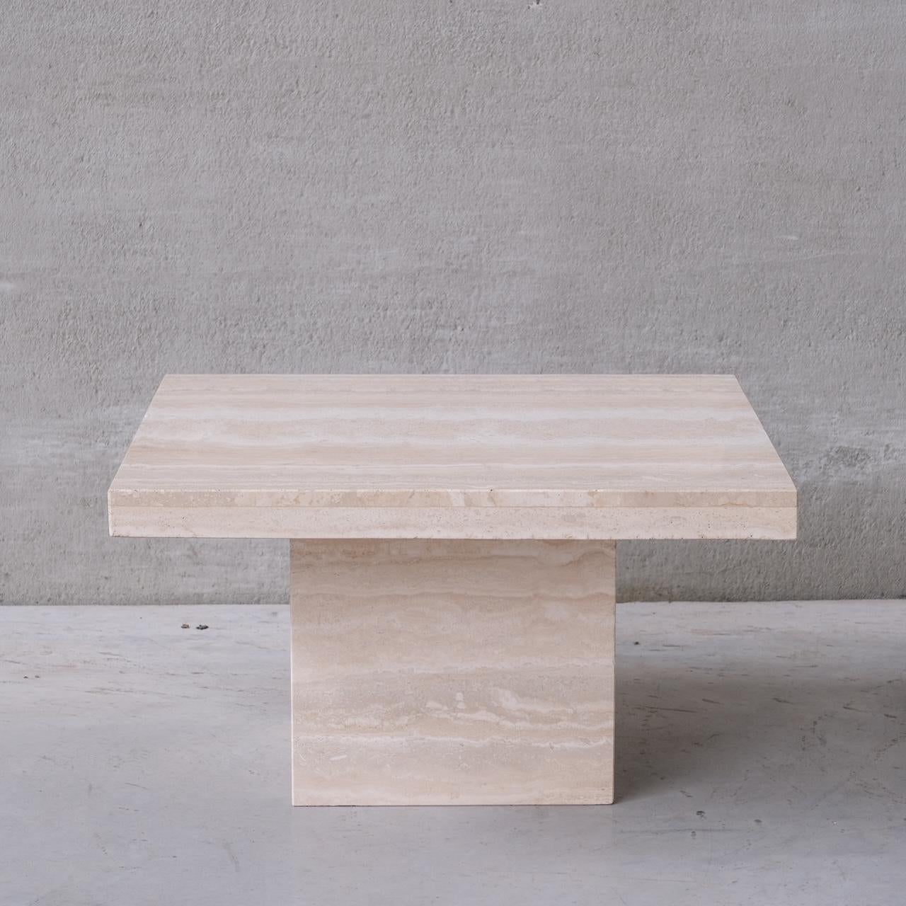 Une table basse en travertin. 

Belgique, c1970s. 

Les couleurs sont particulièrement agréables. 

Bon état vintage. 

Emplacement : Belgique Gallery.

Dimensions : 45 H x 80 P x 80 L en cm : 45 H x 80 D x 80 W en cm. 

Livraison : POA

Nous